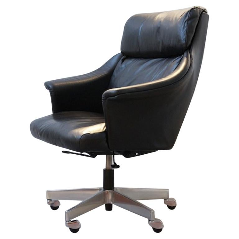 Executive Chair Giroflex 7041 by Martin Stoll, 1960s, Genuine Leather For Sale