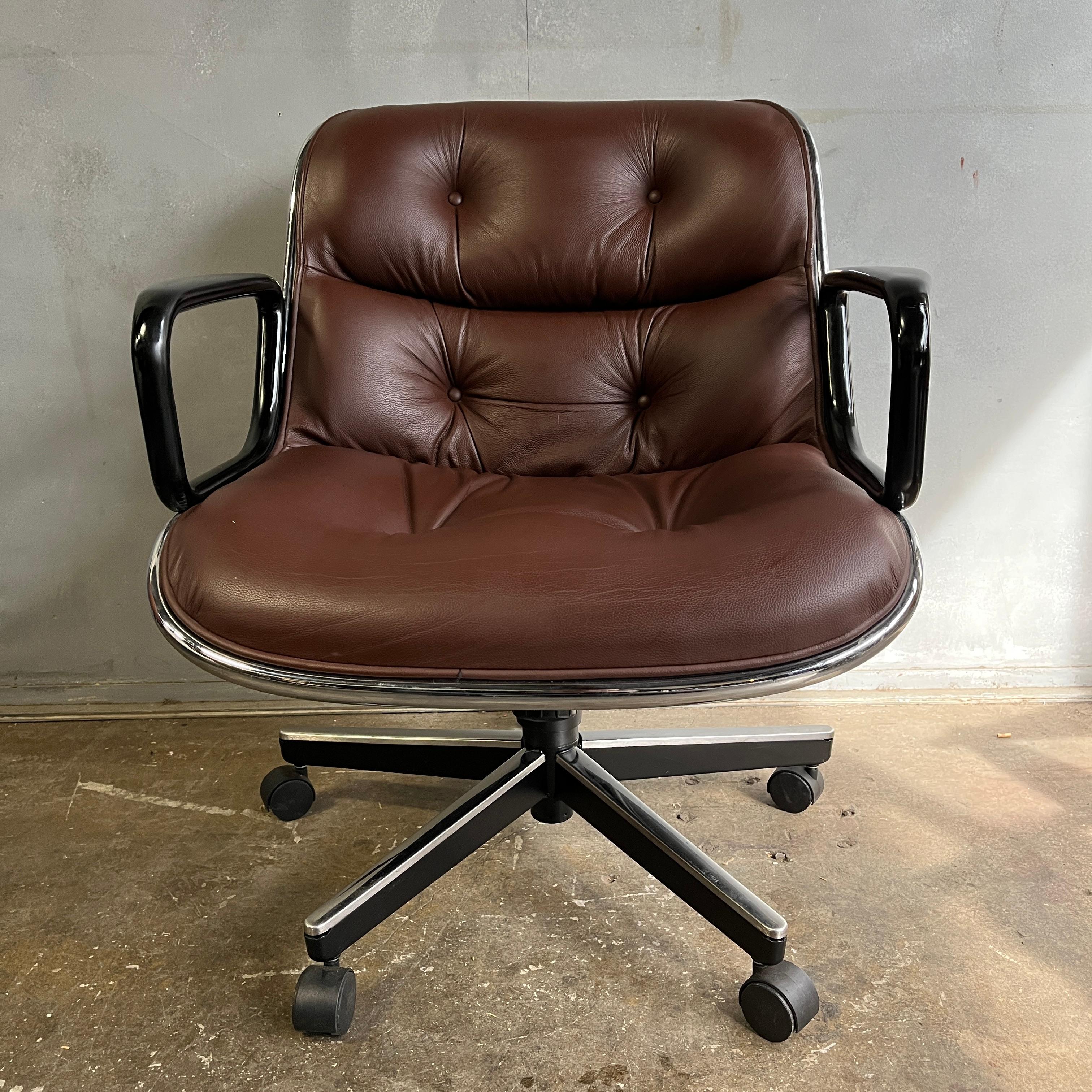 Charles pollock for Knoll office desk chair featuring brown leather upholstery. This executive office chair is an icon of Mid-Century Modern design and has been in continuous production by Knoll since its introduction in the 1960s. Designer Charles