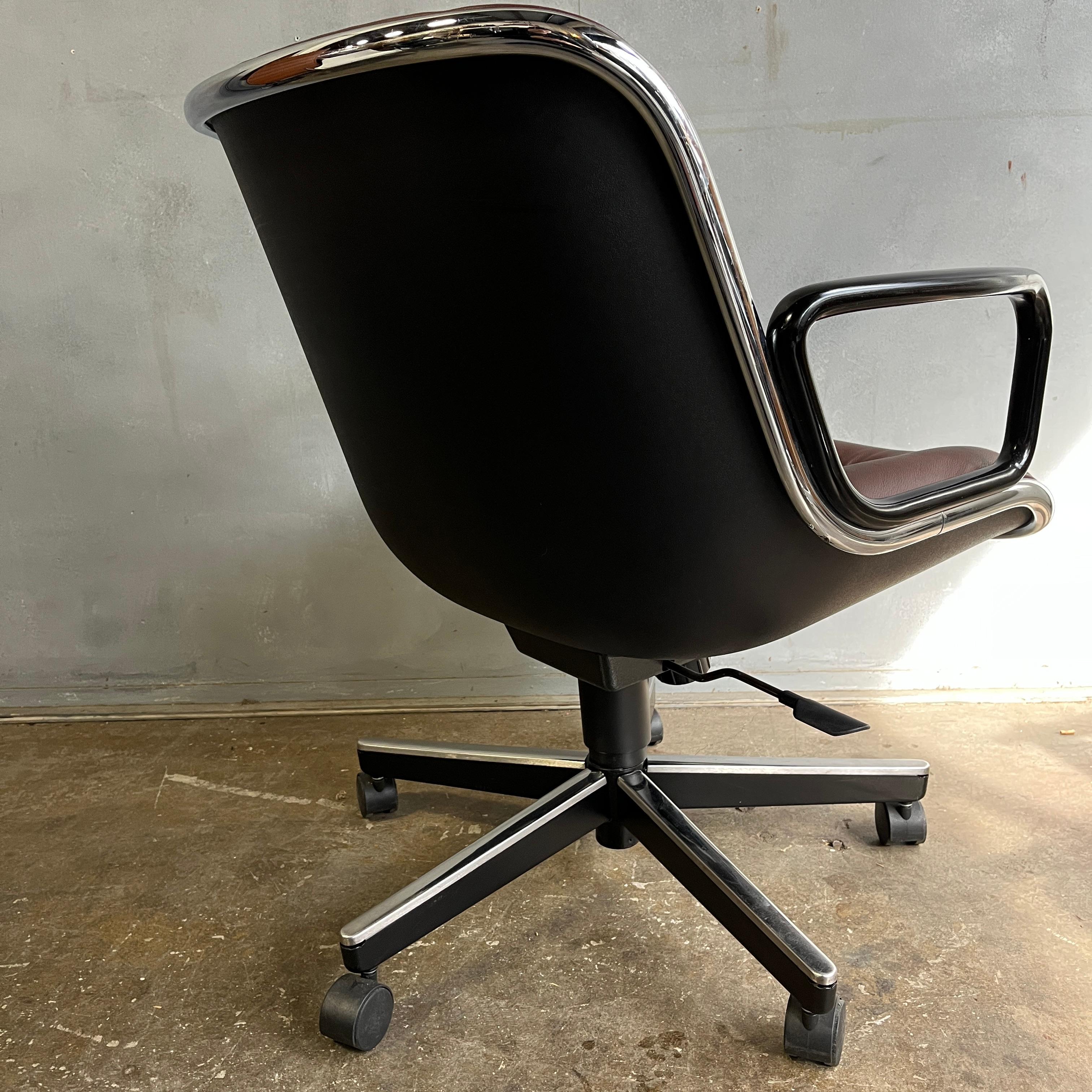 Executive Chairs by Charles Pollock for Knoll In Good Condition In BROOKLYN, NY