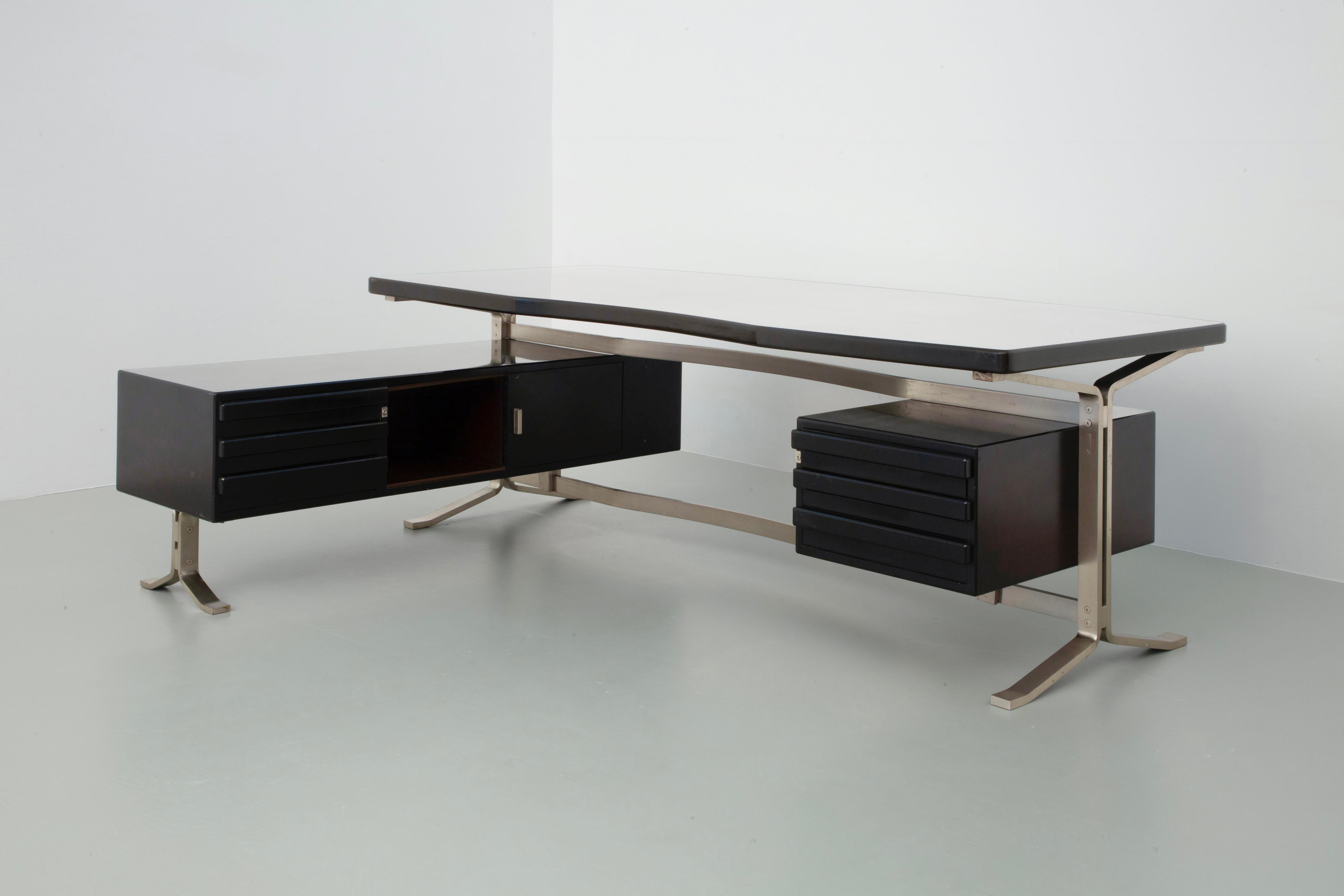A rare executive desk by Giovanni Moscatelli for Formanova. Great combination in the materials that were used: metal and wood. The wood is very dark brown, almost black and still in an amazing condition. This model is quite rare because the top of