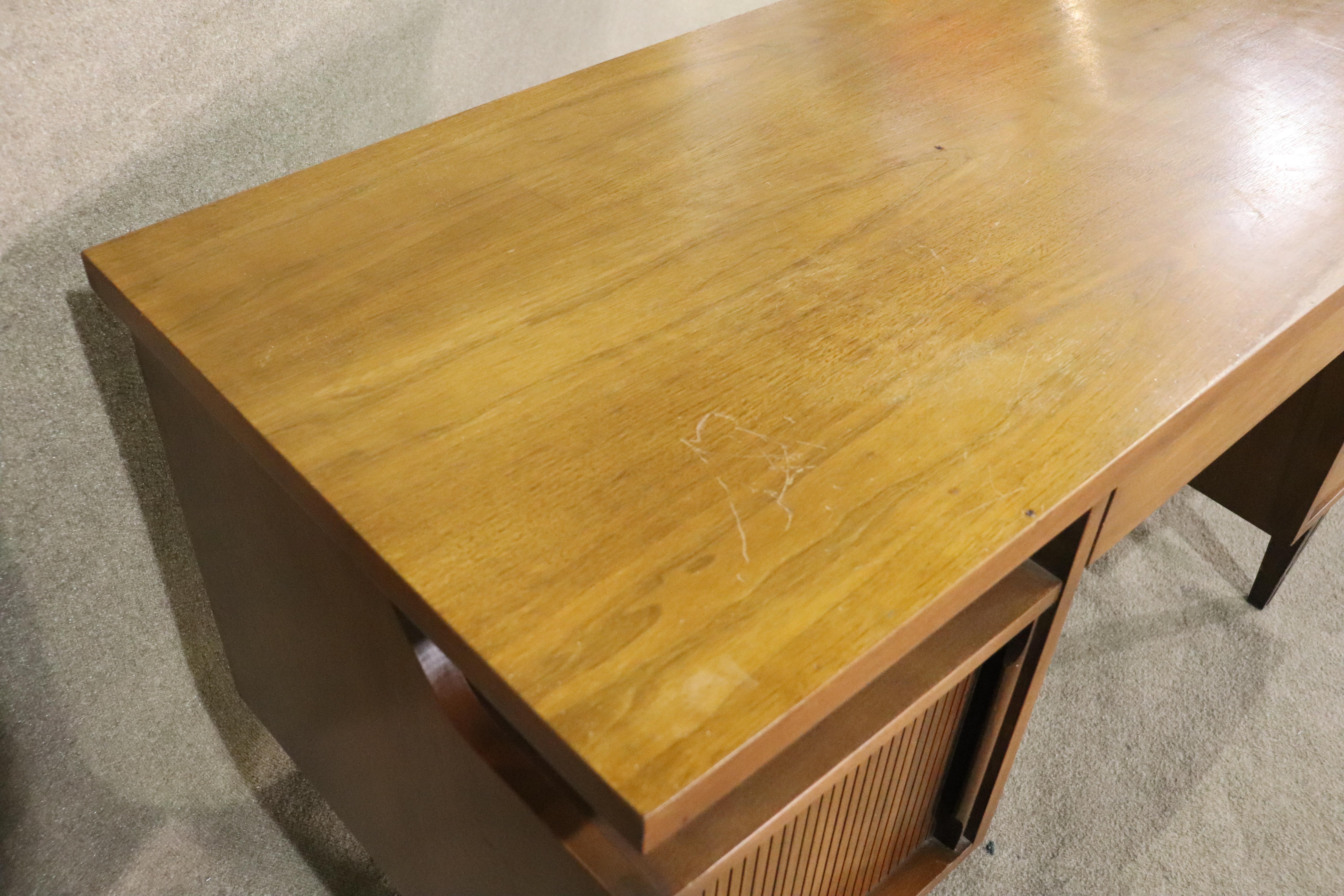 Executive Desk by Hooker w/ Finished Back For Sale 2