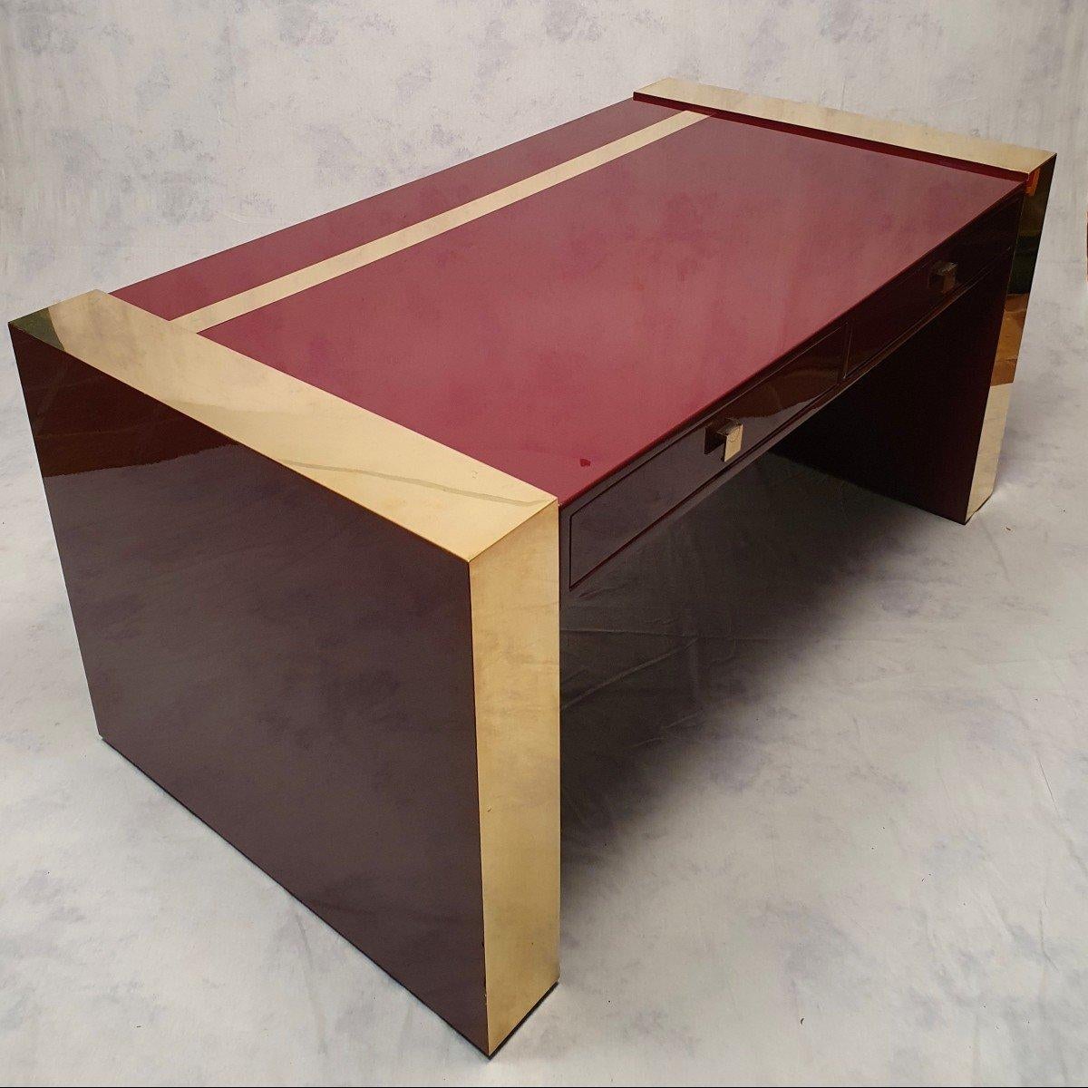 Rare large-format executive desk by the French designer Jean Claude Mahey. It is an exceptional piece. This desk was produced in the mid-1970s and is entirely in lacquered wood and finished in brass. Indeed, the top is decorated with a 