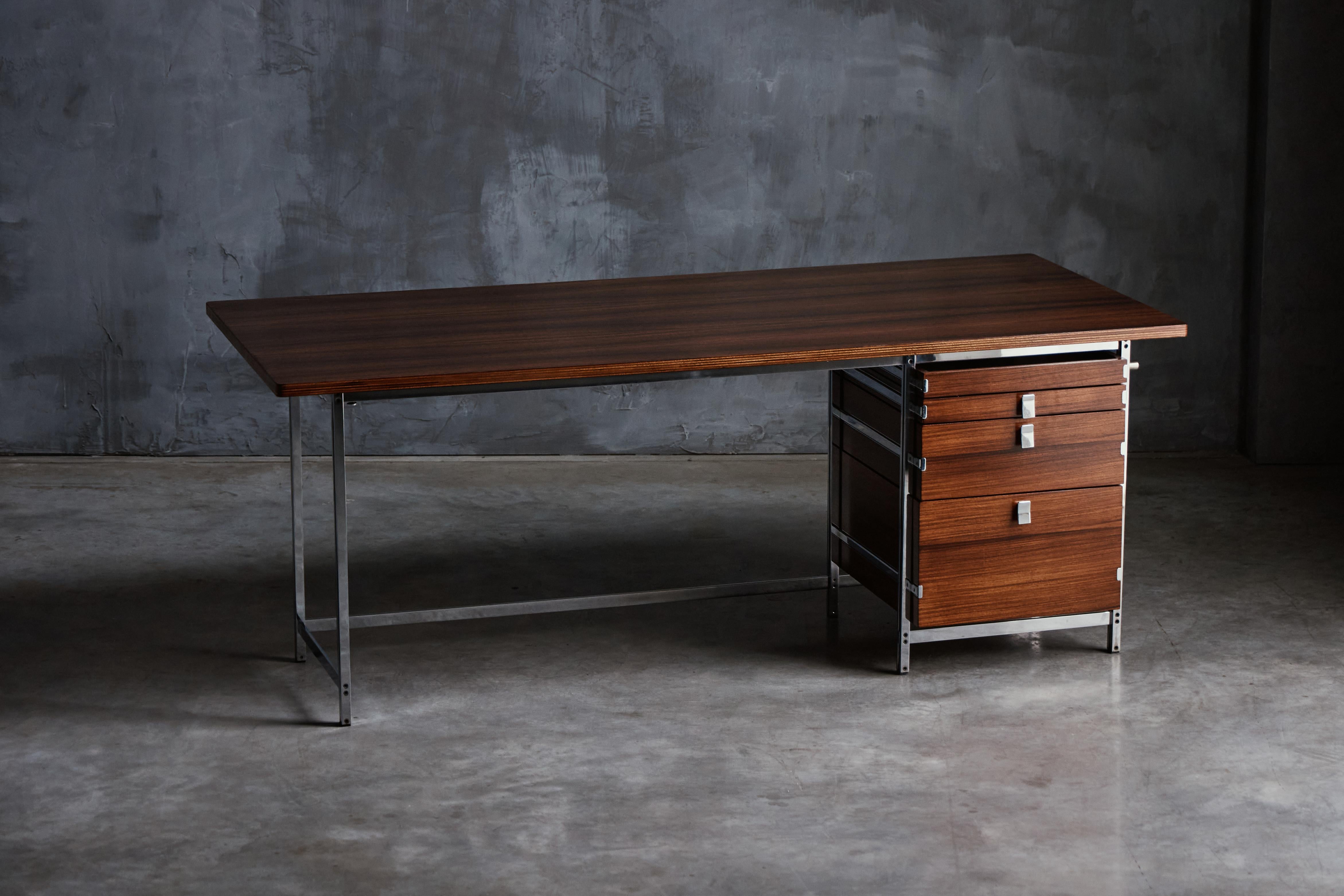 Executive desk designed by Jules Wabbes and manufactured by Mobilier Universel in the 1960s. This exclusive desk bears the hallmark of Jules Wabbes, a celebrated Belgian furniture designer and interior architect. Originally conceived for the