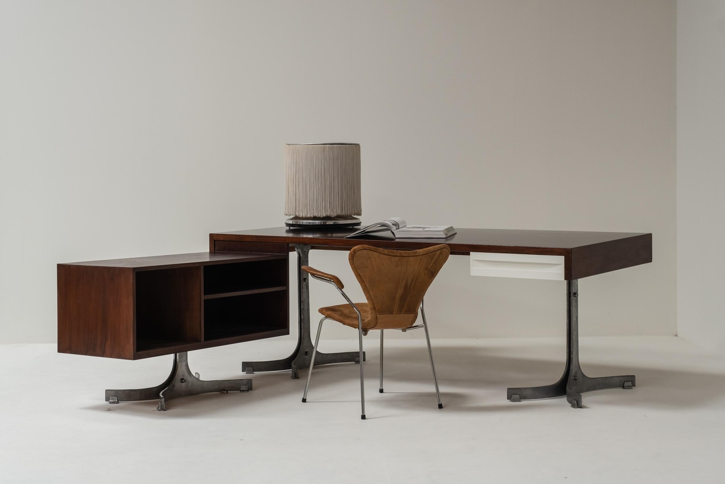 Mid-Century Modern Executive desk by Trau Arredamenti Metallici S.P.A, 1960s For Sale