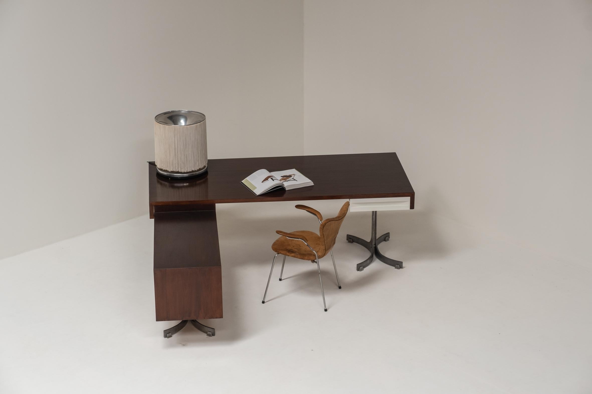 Italian Executive desk by Trau Arredamenti Metallici S.P.A, 1960s For Sale