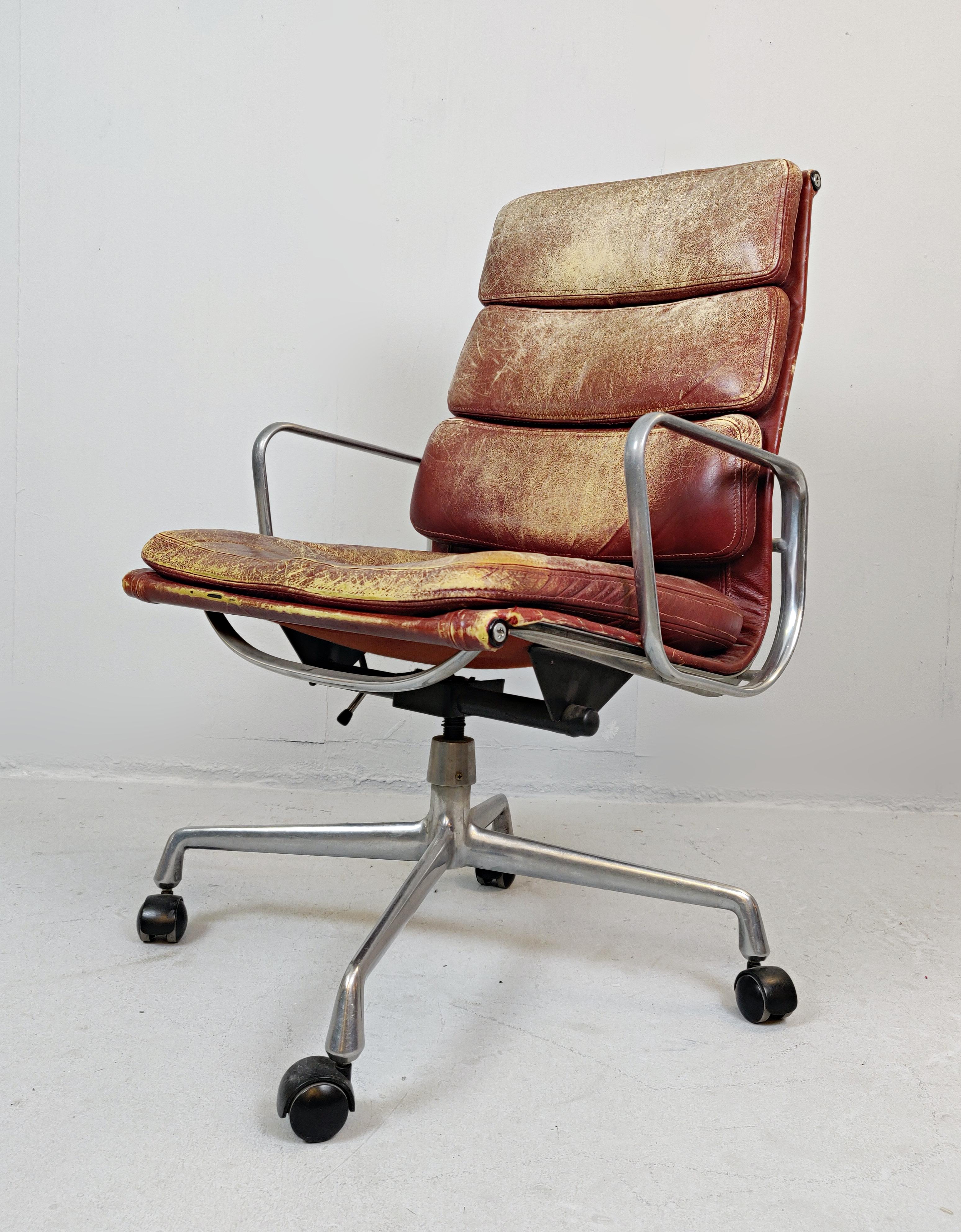 Executive desk chair by Charles Eames for Herman Miller.