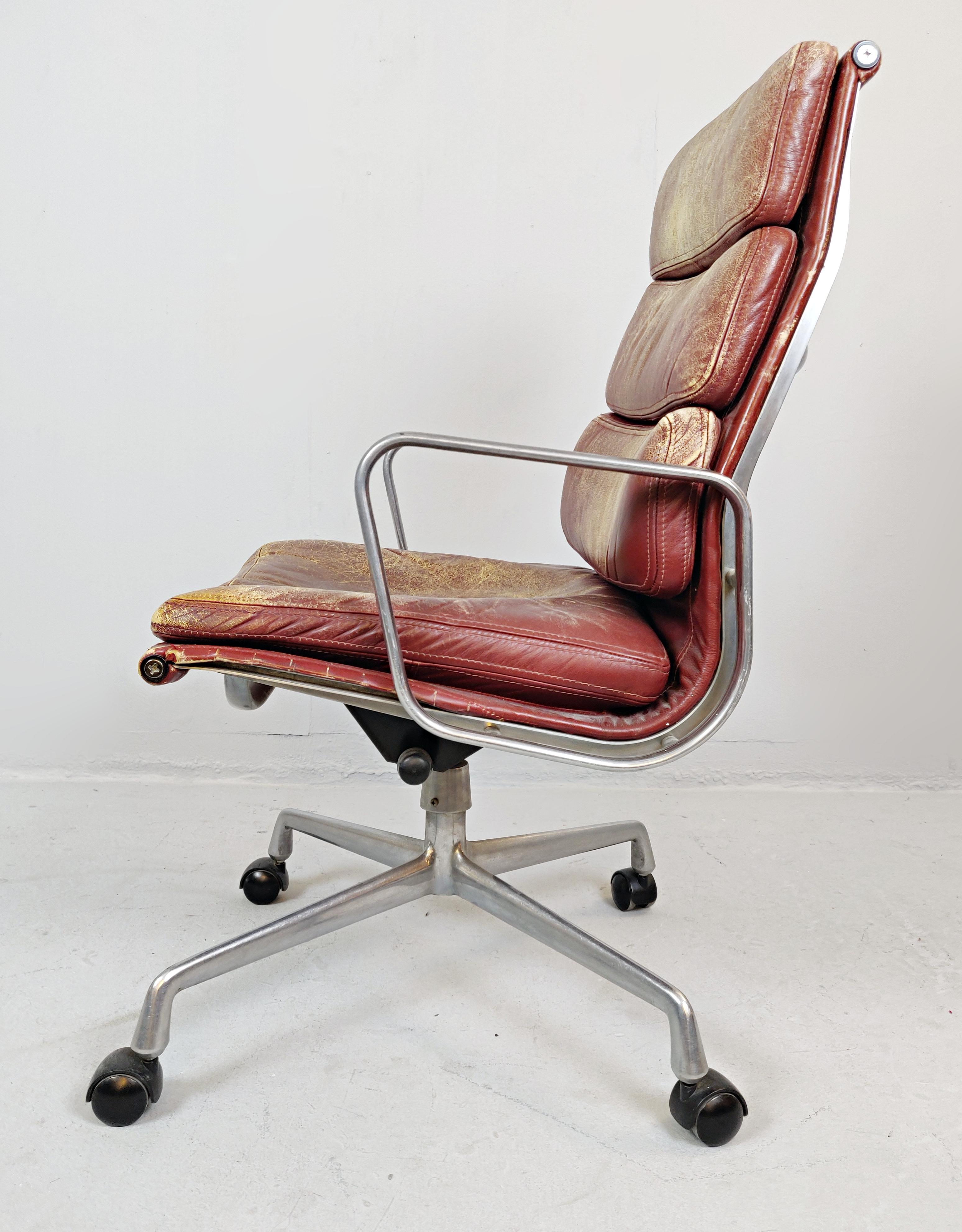 Mid-Century Modern Executive Desk Chair by Charles Eames for Herman Miller