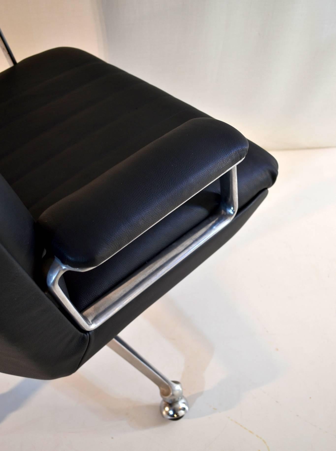 20th Century Executive Desk Chair P128 by Osvaldo Borsani for Tecno