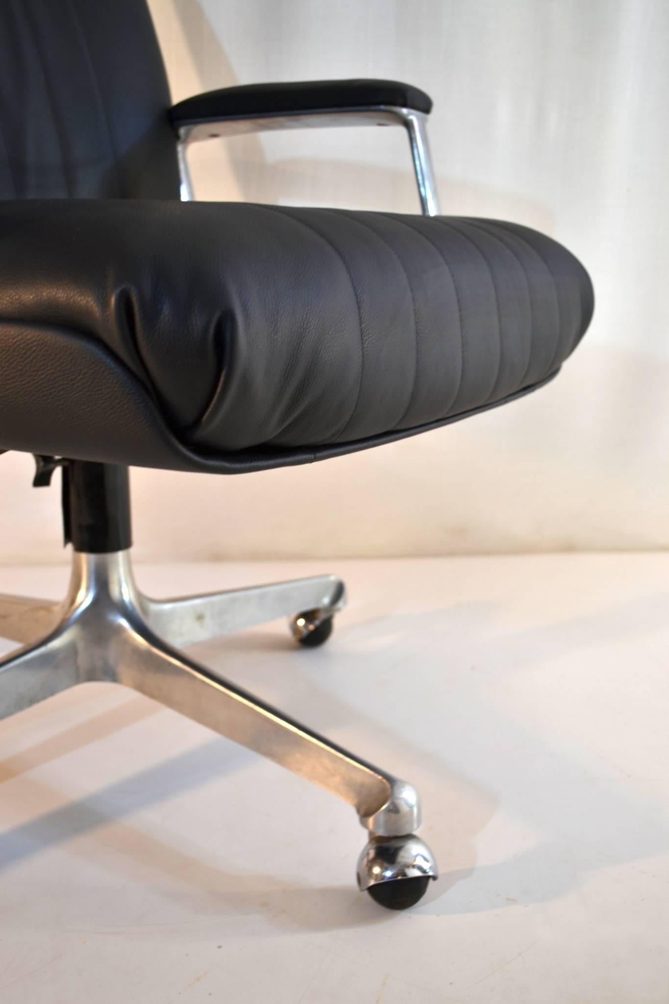 Executive Desk Chair P128 by Osvaldo Borsani for Tecno 2