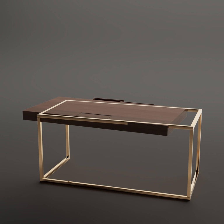 21st Century Modern Writing Executive Desk in Walnut Wood and Brushed Brass In New Condition For Sale In Vila Nova Famalicão, PT