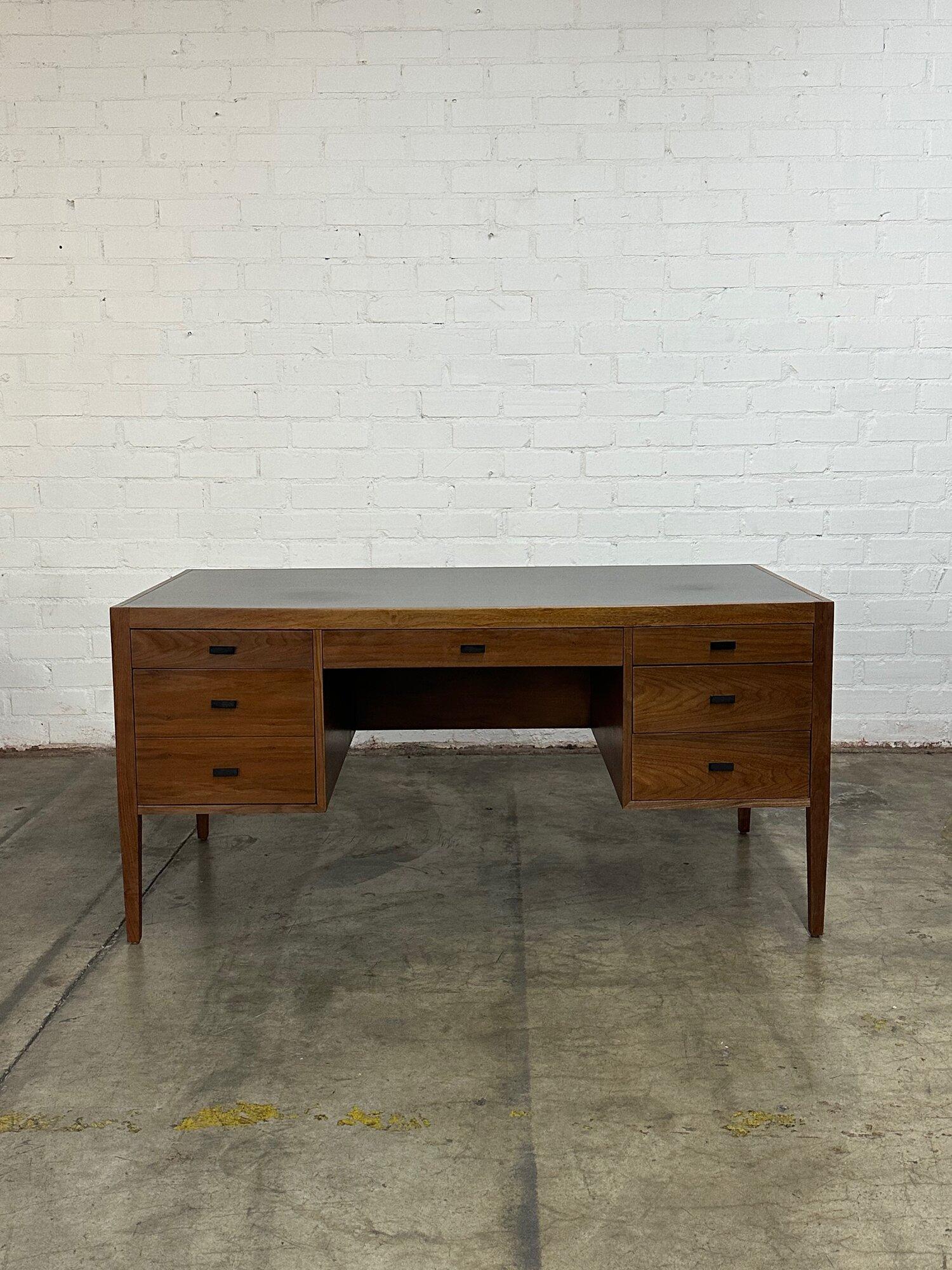 W60 D30 H29 Knee Width 25 Knee Clearance23.5

Fully restored executive mid century desk in the manner of Cavalier. Item is structurally sound and fully functional. Item features original hardware and laminate like surface.