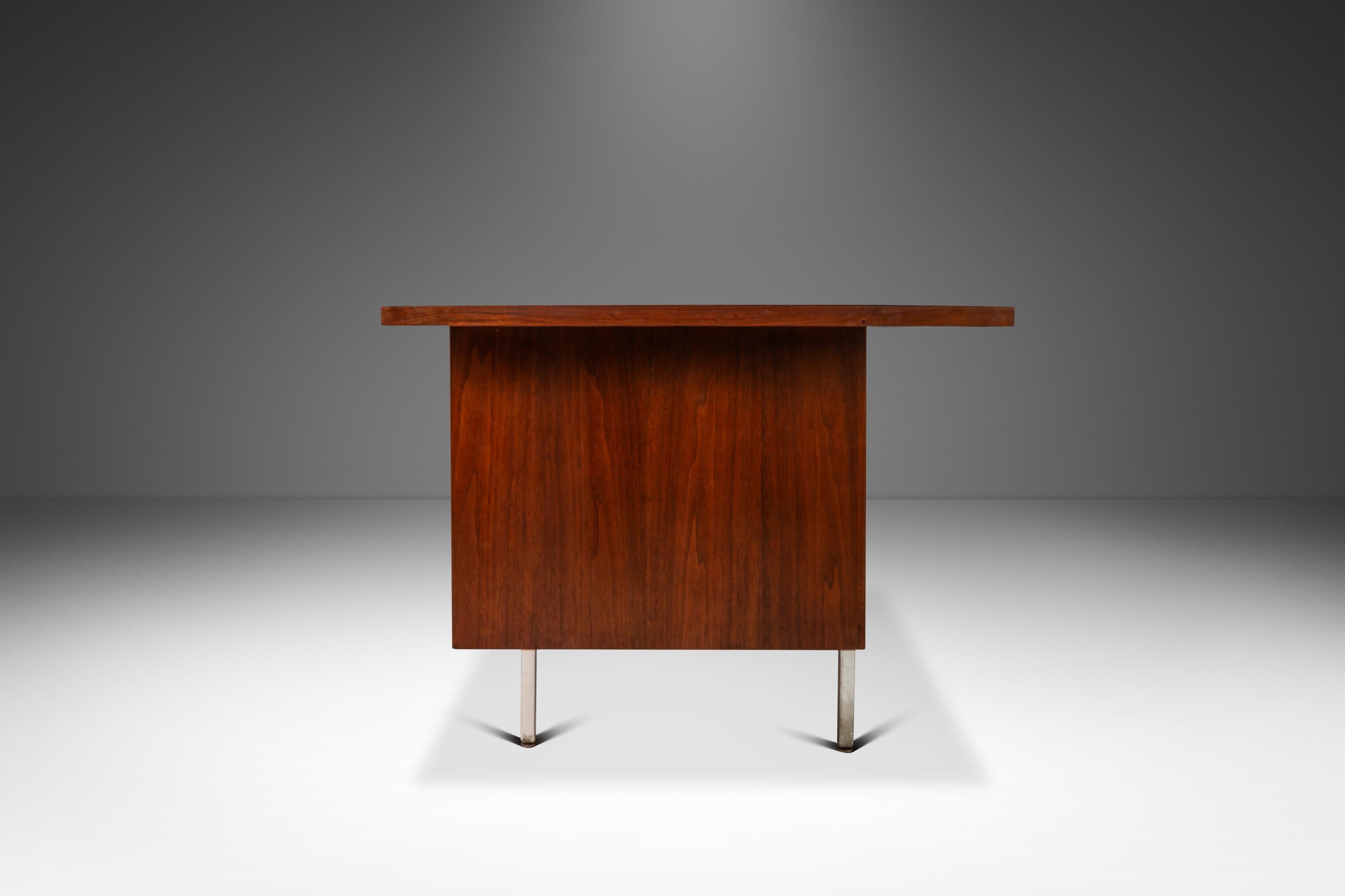 Mid-Century Modern Executive Desk in Walnut by Costa Mesa After George Nelson, USA, c. 1960's