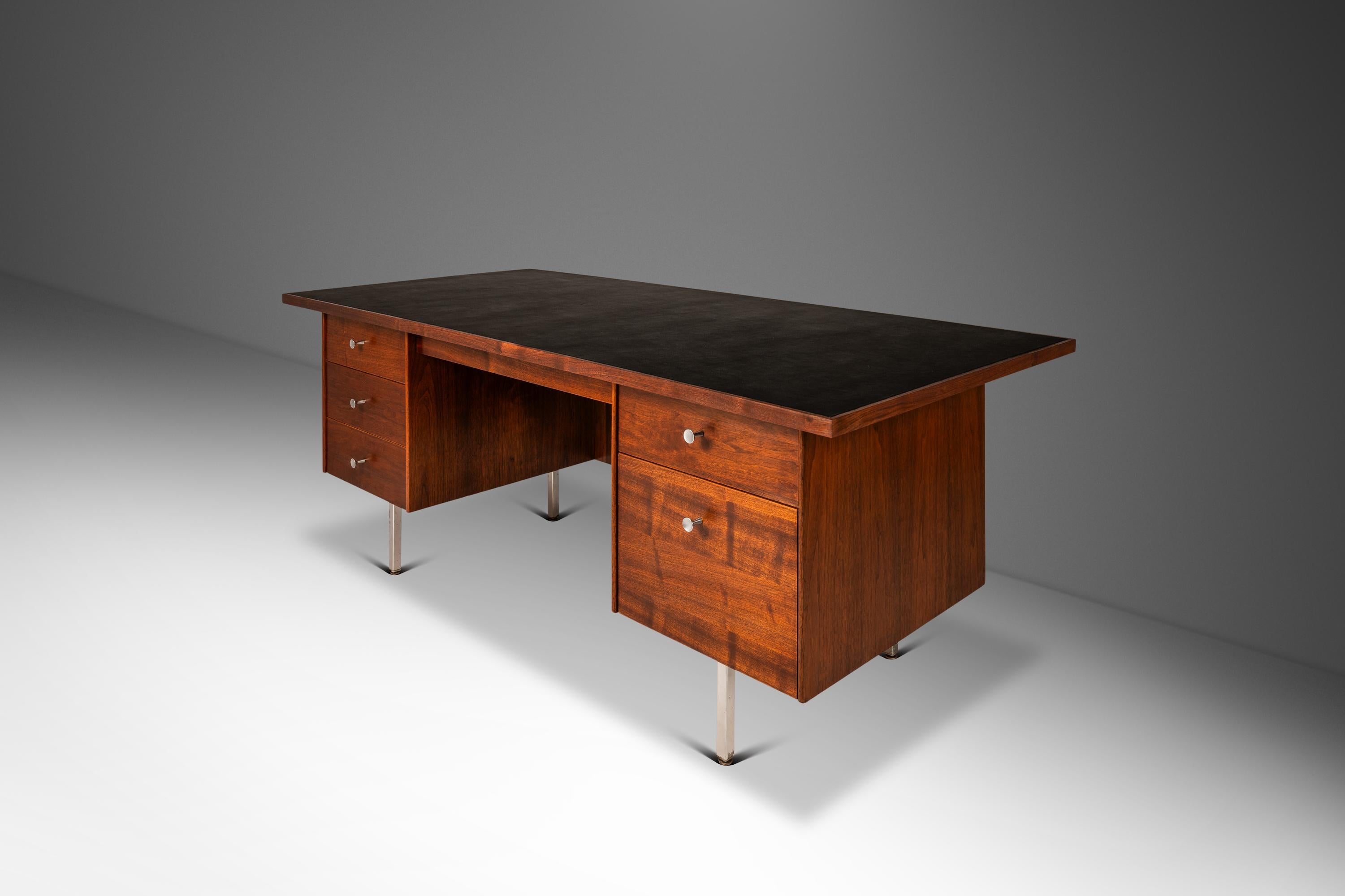Executive Desk in Walnut by Costa Mesa After George Nelson, USA, c. 1960's In Good Condition In Deland, FL
