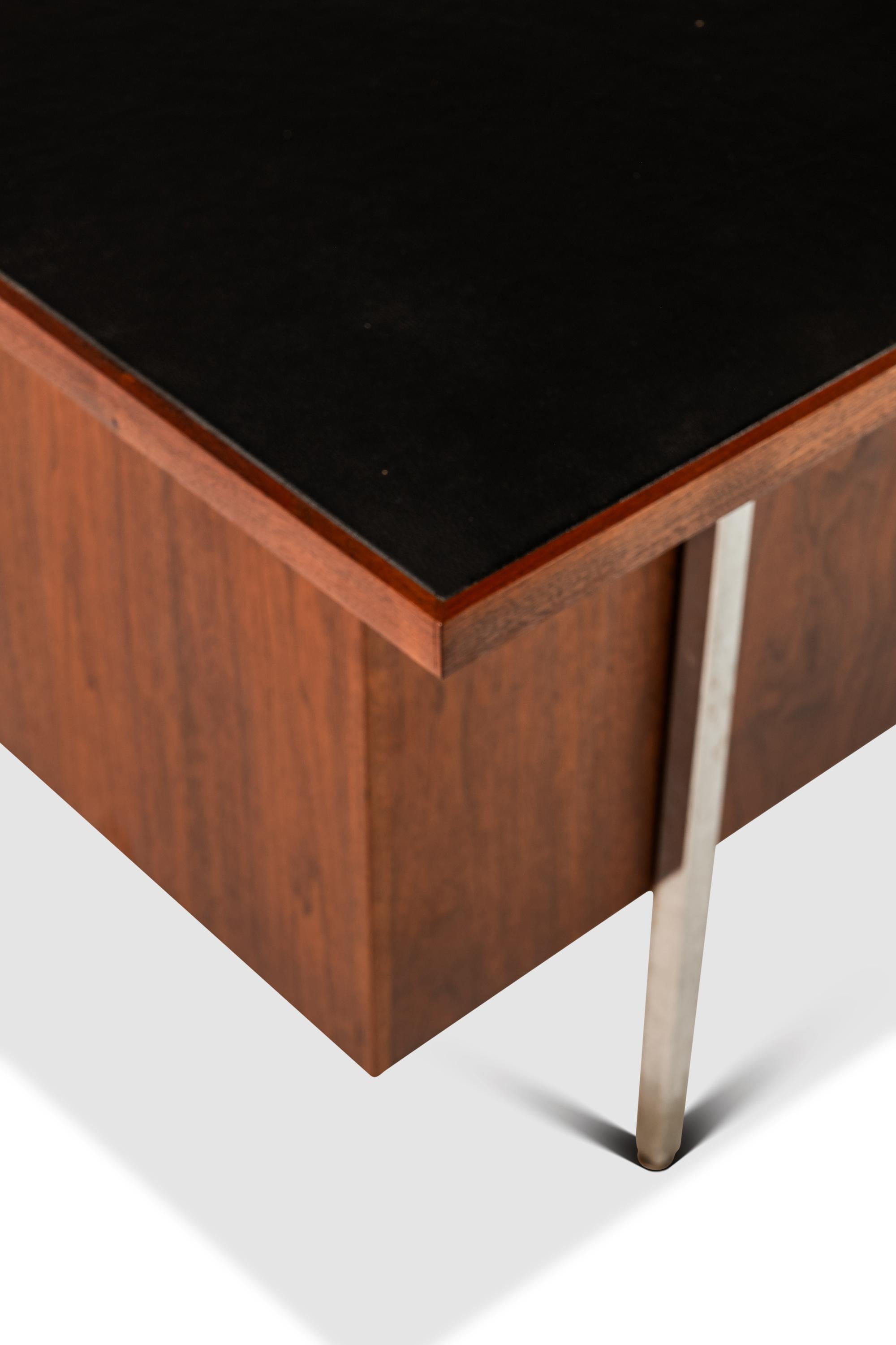 Executive Desk in Walnut by Costa Mesa After George Nelson, USA, c. 1960's 2