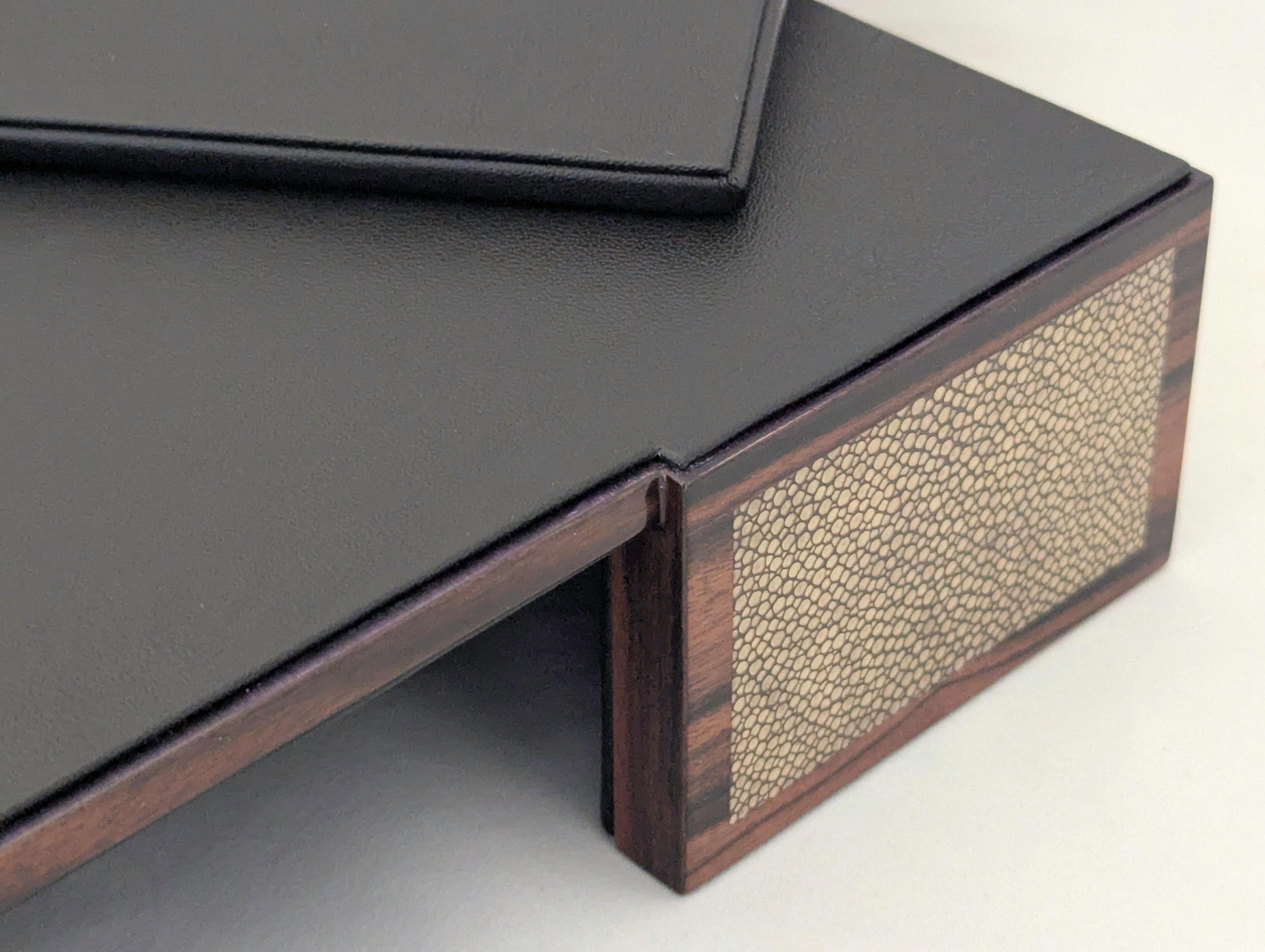Executive Desk Set Shagreen, Makassar - Schreibtischunterlage, Dokumentenablage & Deckel, Stiftebox im Angebot 5