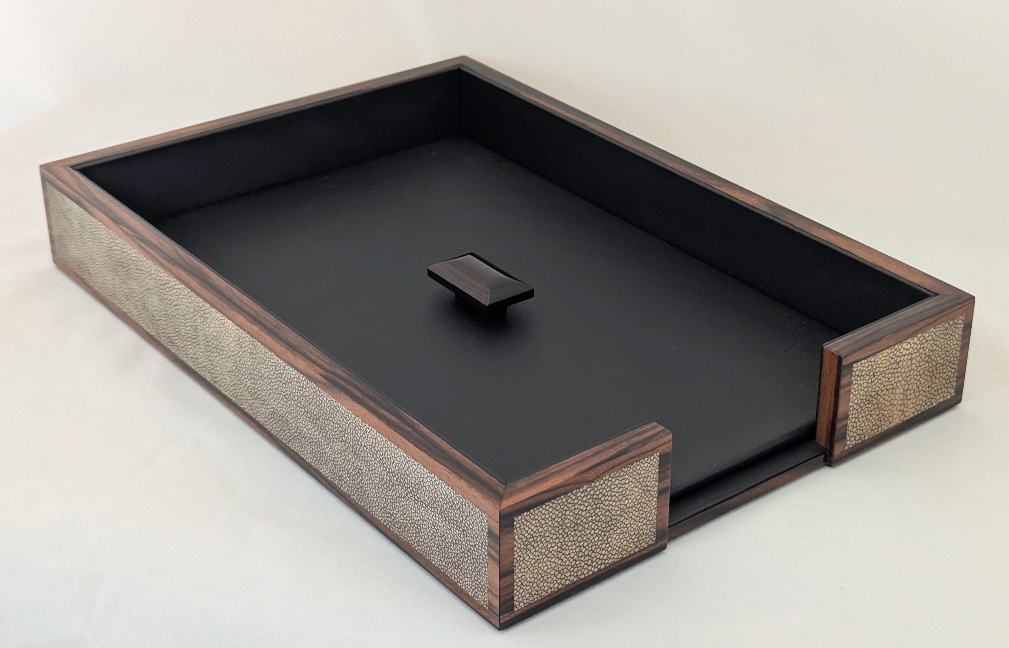Executive Desk Set Shagreen, Makassar - Schreibtischunterlage, Dokumentenablage & Deckel, Stiftebox (Australisch) im Angebot