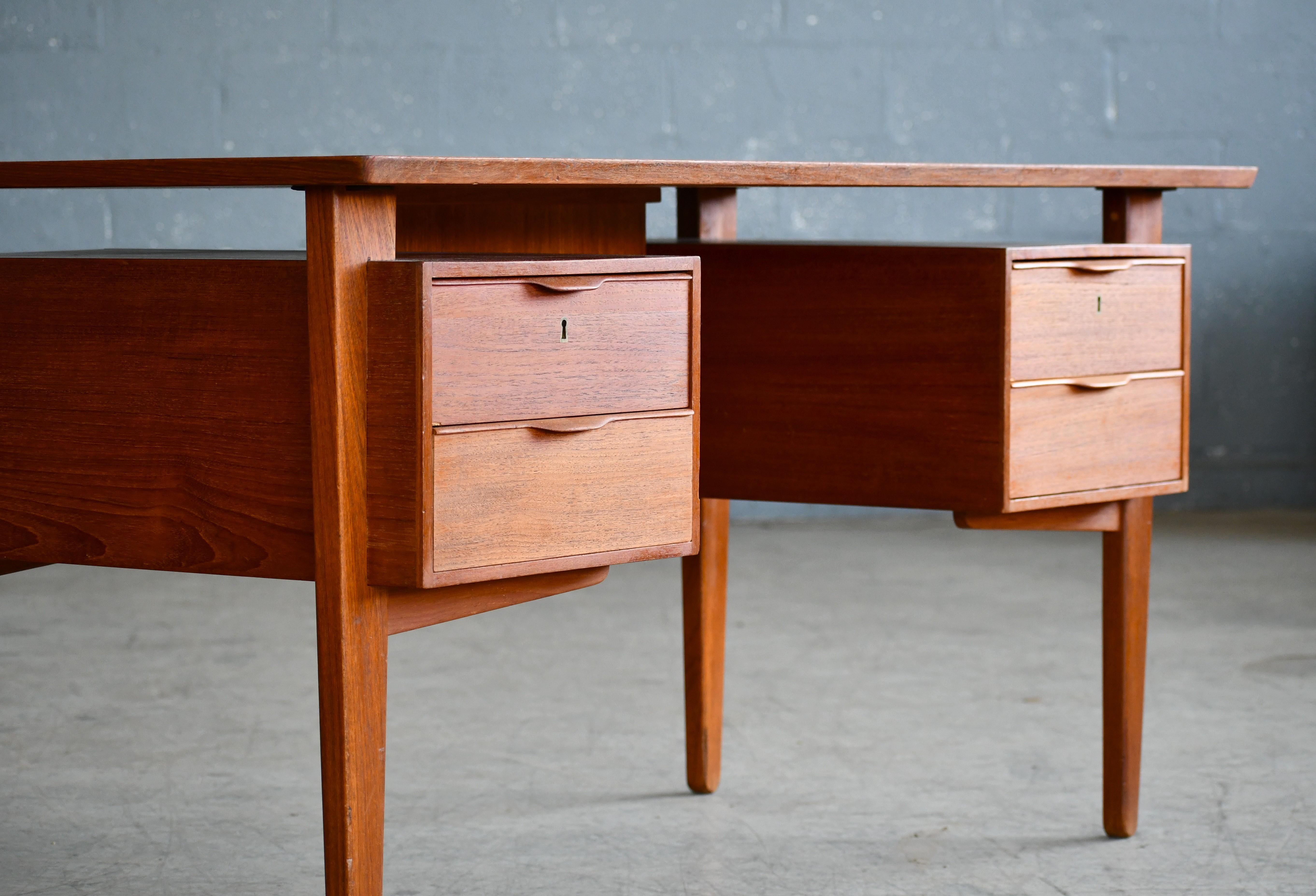Executive Desk with Floating Top in Teak Near Mint Condition, Denmark 1960s For Sale 1