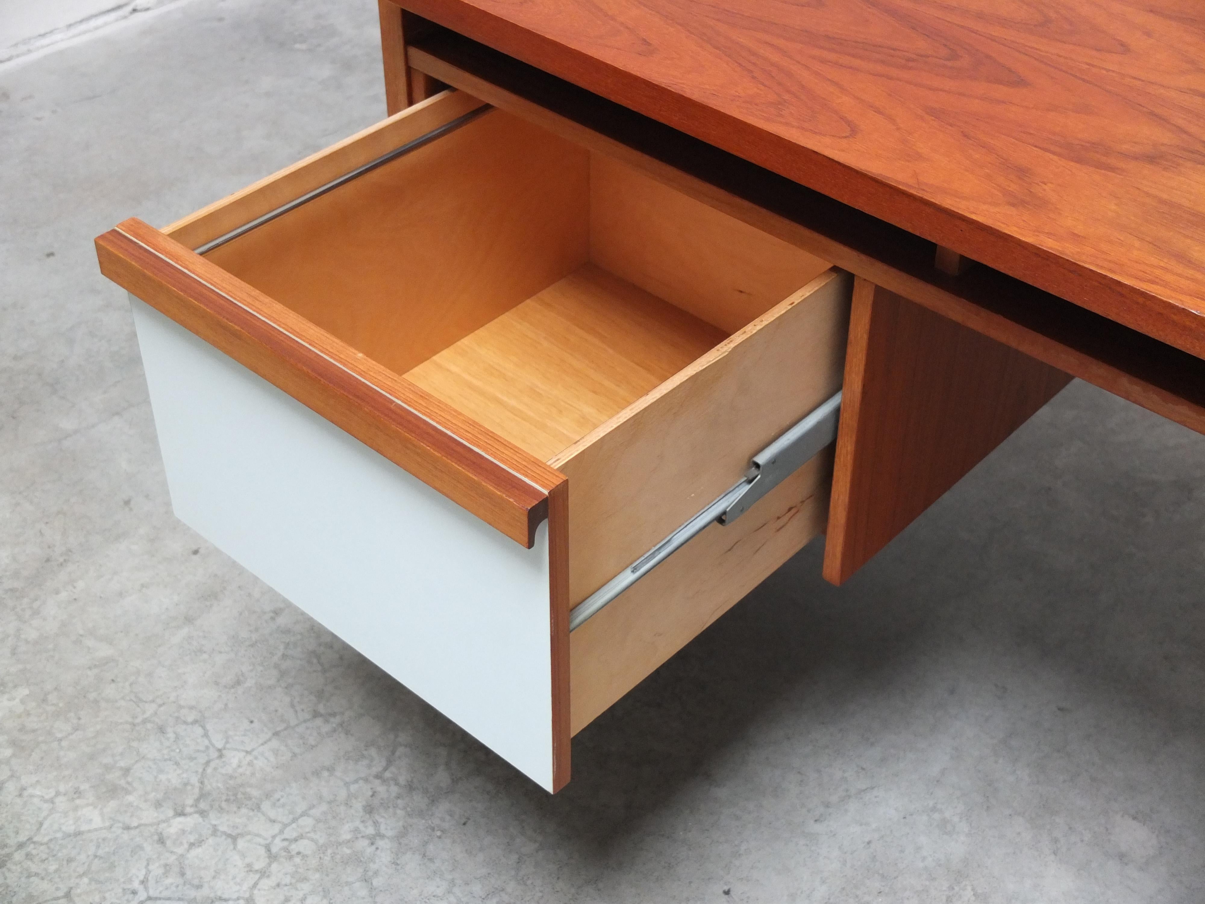 Doppelseitiger 'Vario'-Schreibtisch von Werner Wölfer für V-Form, 1960er Jahre im Angebot 5