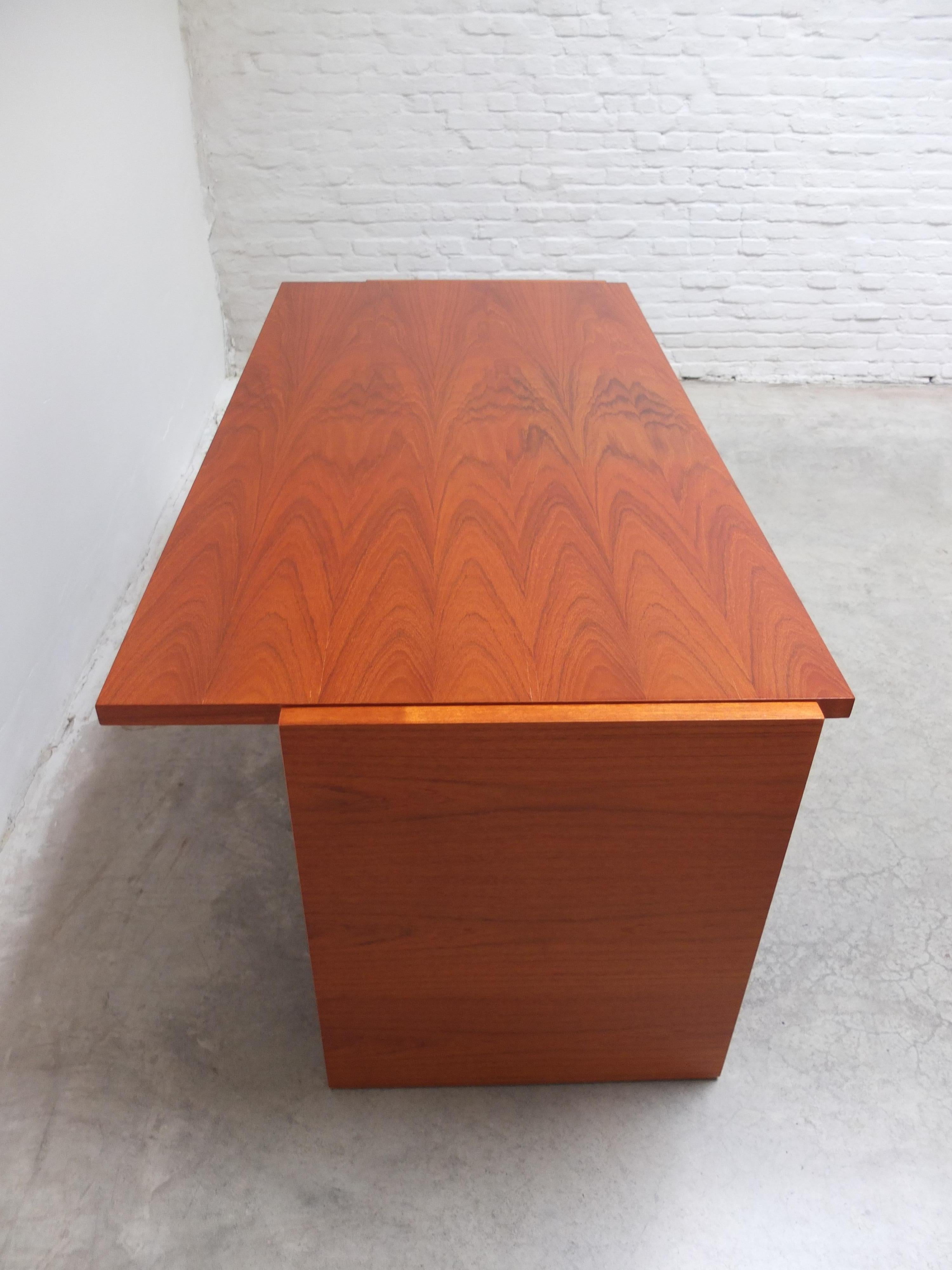 Doppelseitiger 'Vario'-Schreibtisch von Werner Wölfer für V-Form, 1960er Jahre (20. Jahrhundert) im Angebot