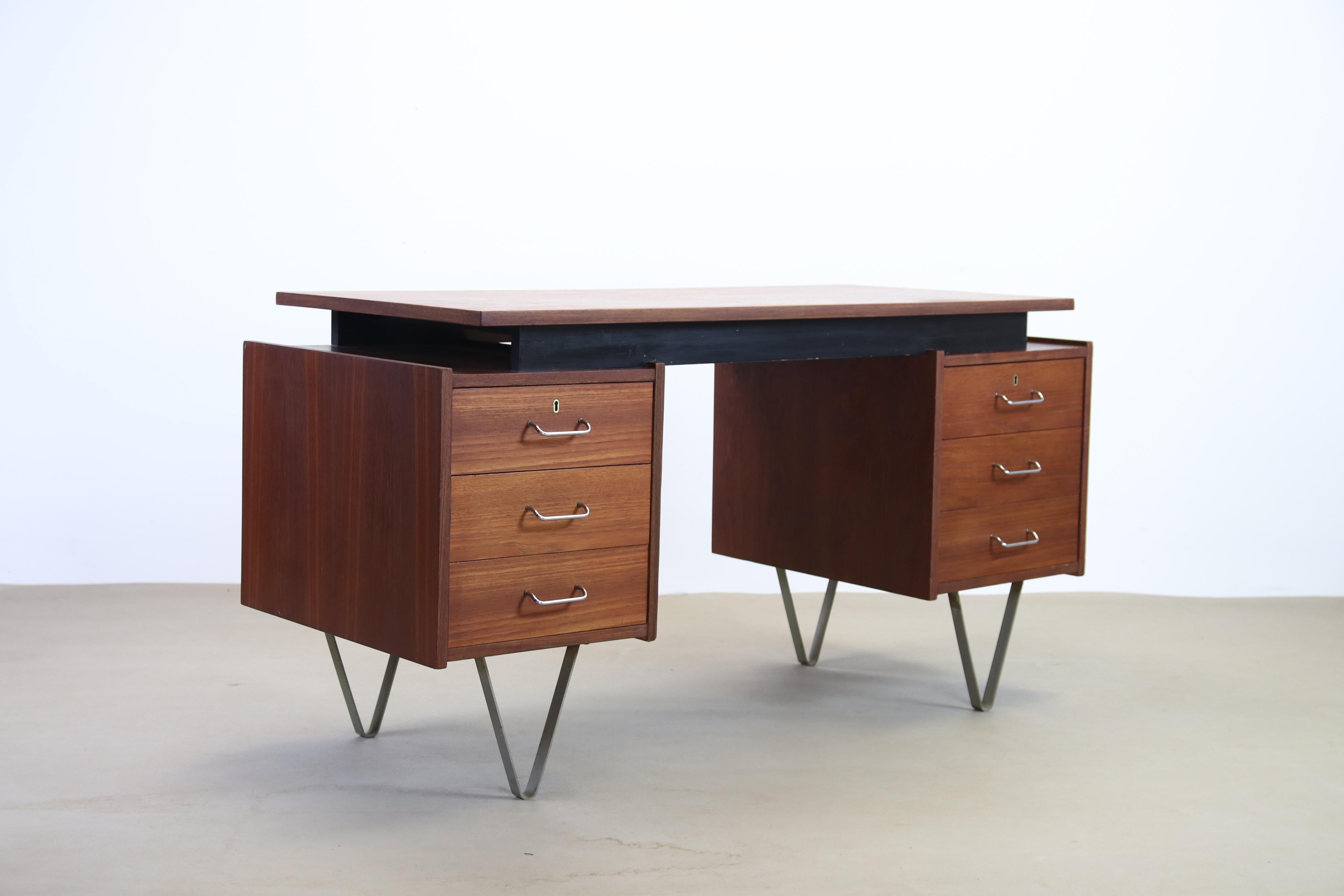 20th Century Executive Floating Desk in Teak by Cees Braakman for Pastoe, 1960's