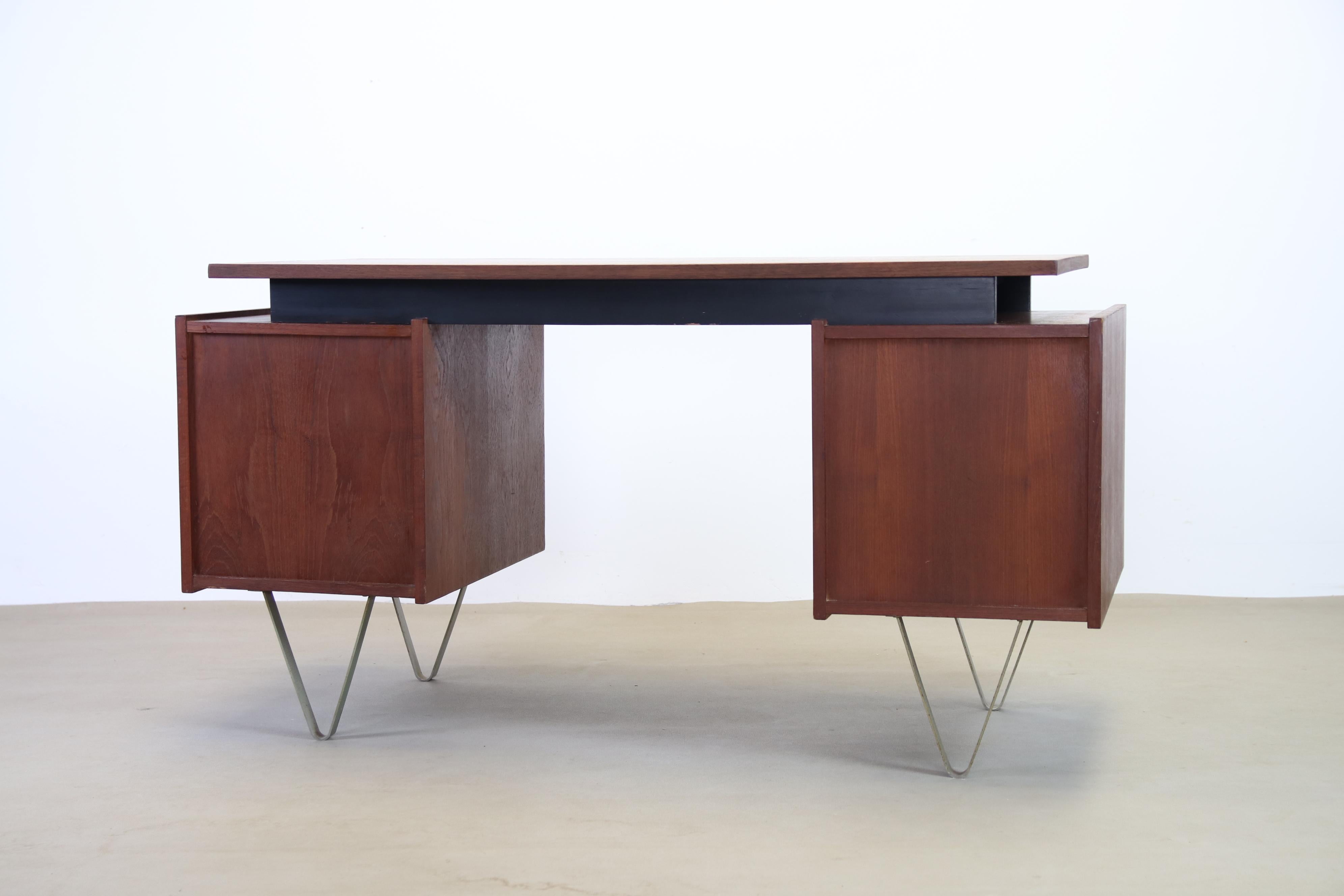 Executive Floating Desk in Teak by Cees Braakman for Pastoe, 1960's 1