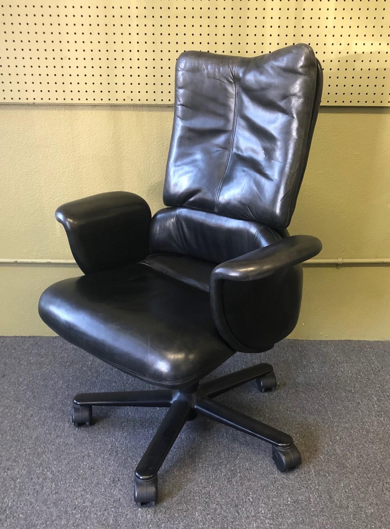 Executive High Back Leather Office Chair by Geoff Hollington for Herman Miller In Good Condition In San Diego, CA