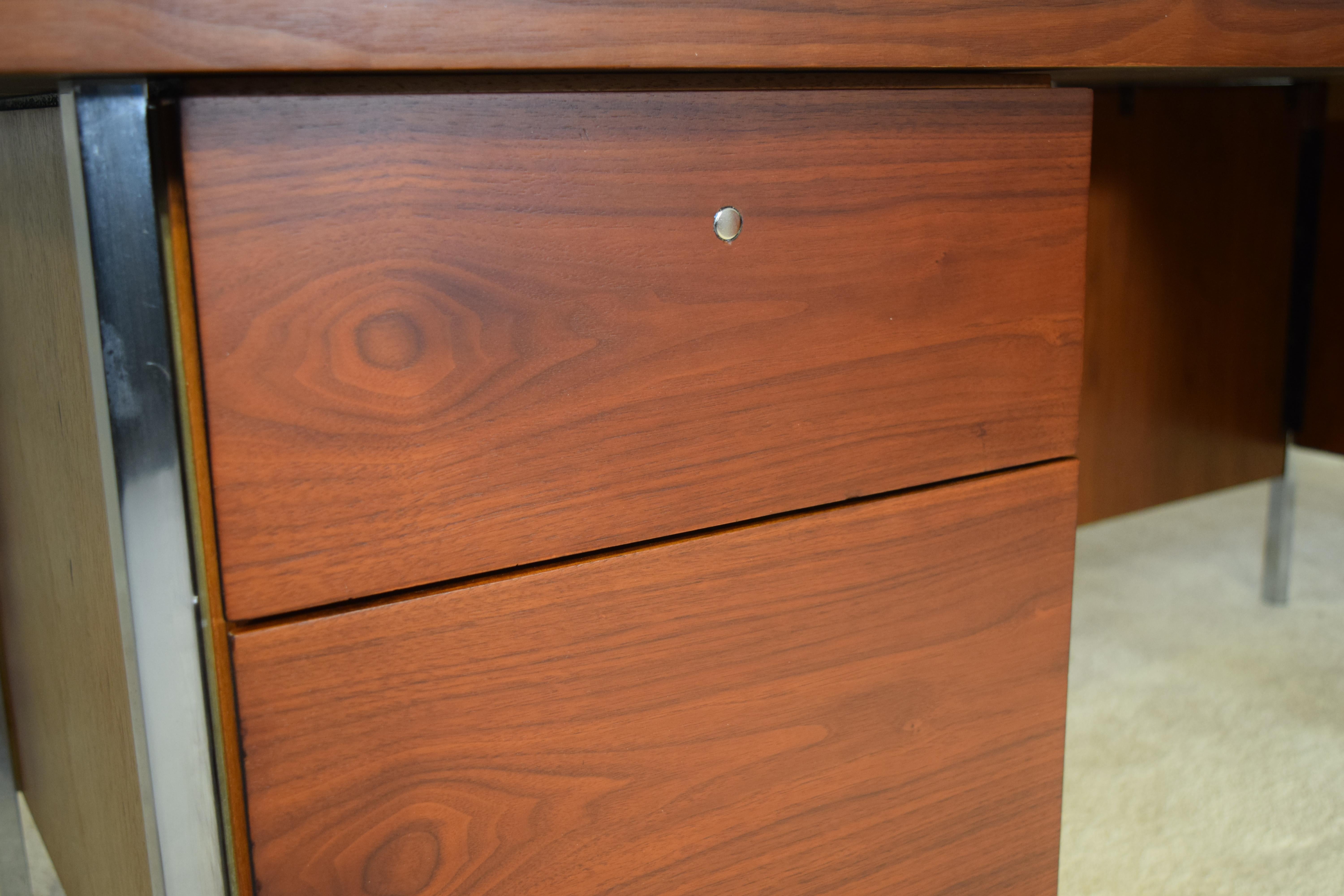Executive Knoll Walnut Desk with Return 3