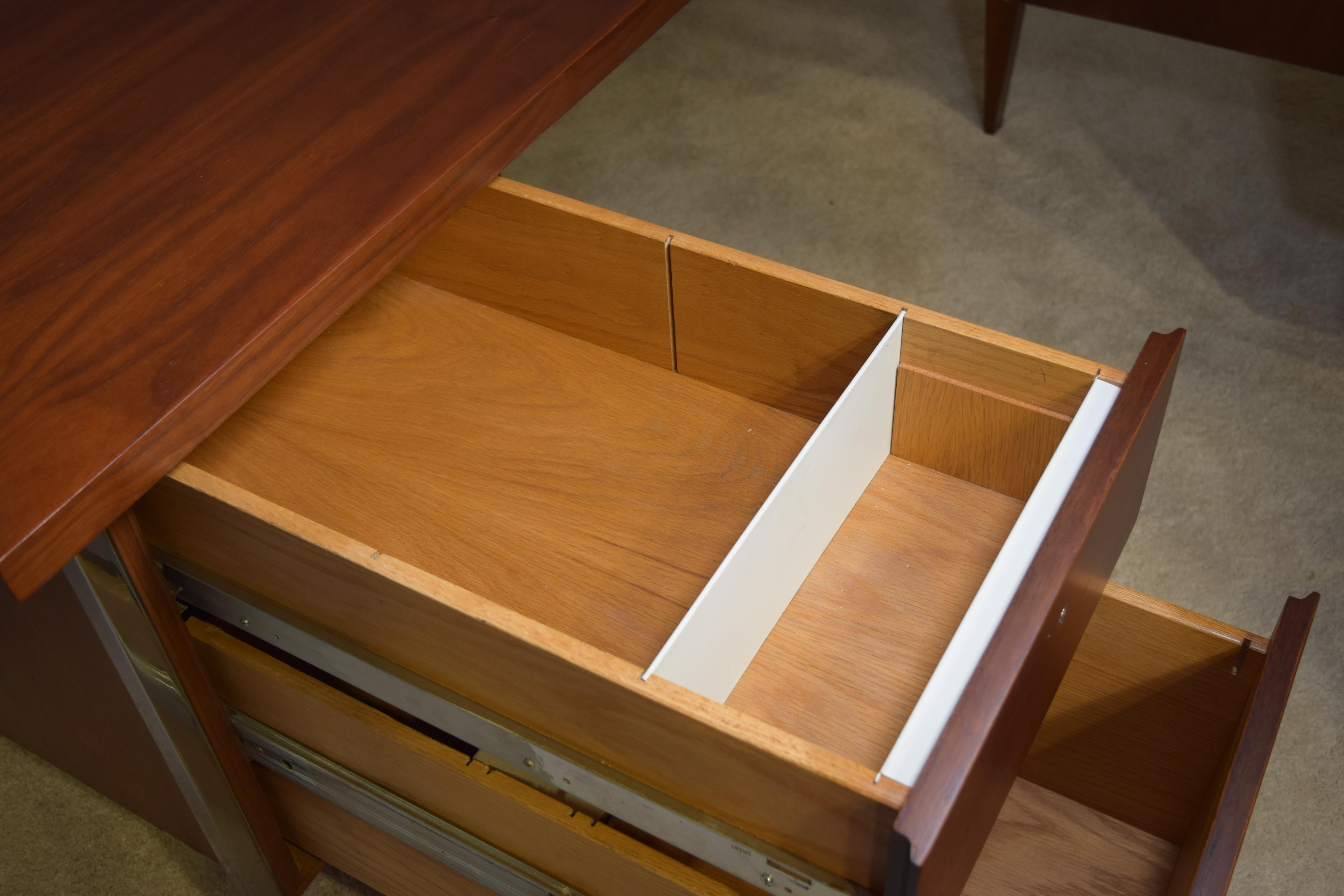 Executive Knoll Walnut Desk with Return 5