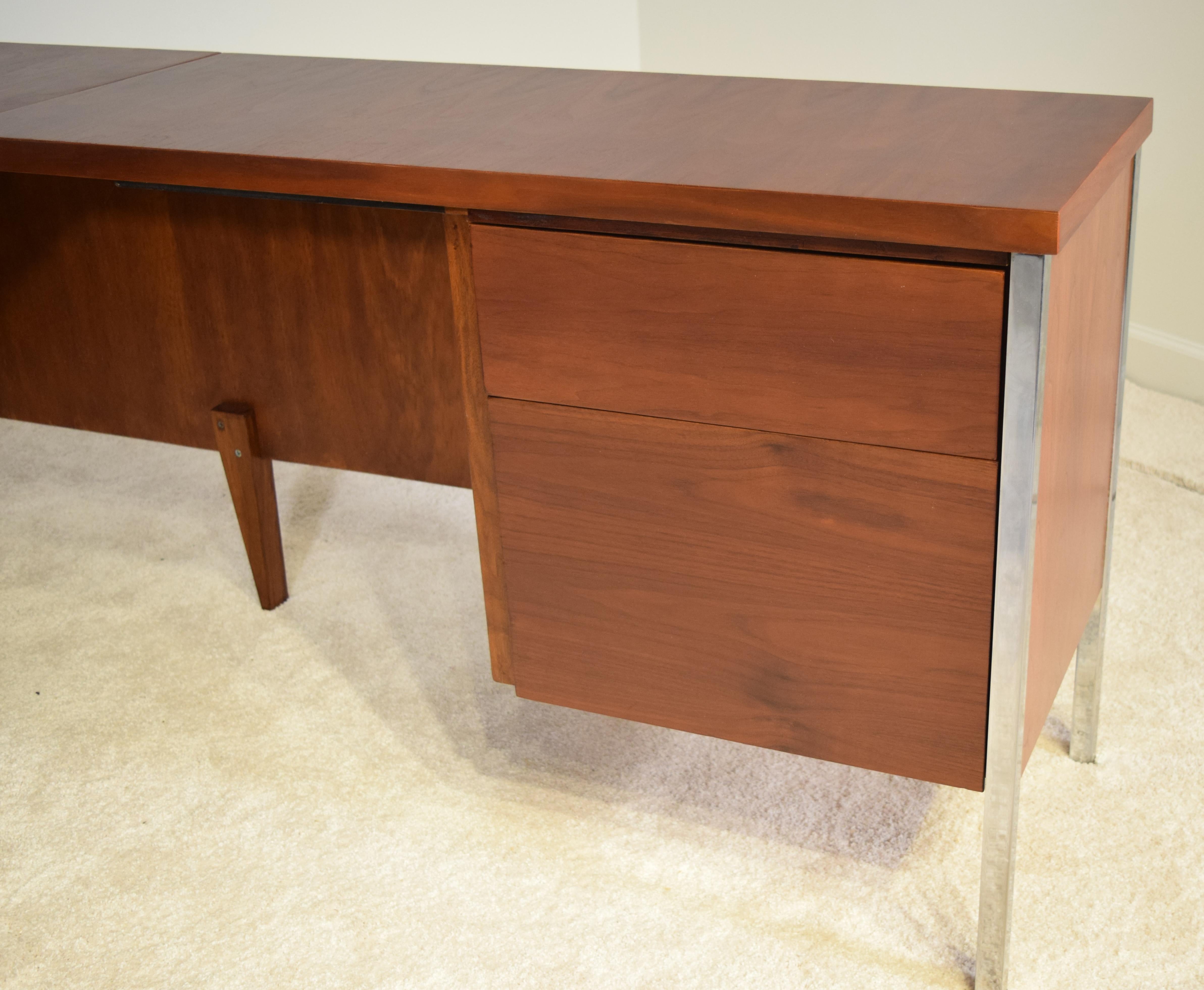 Executive Knoll Walnut Desk with Return 7