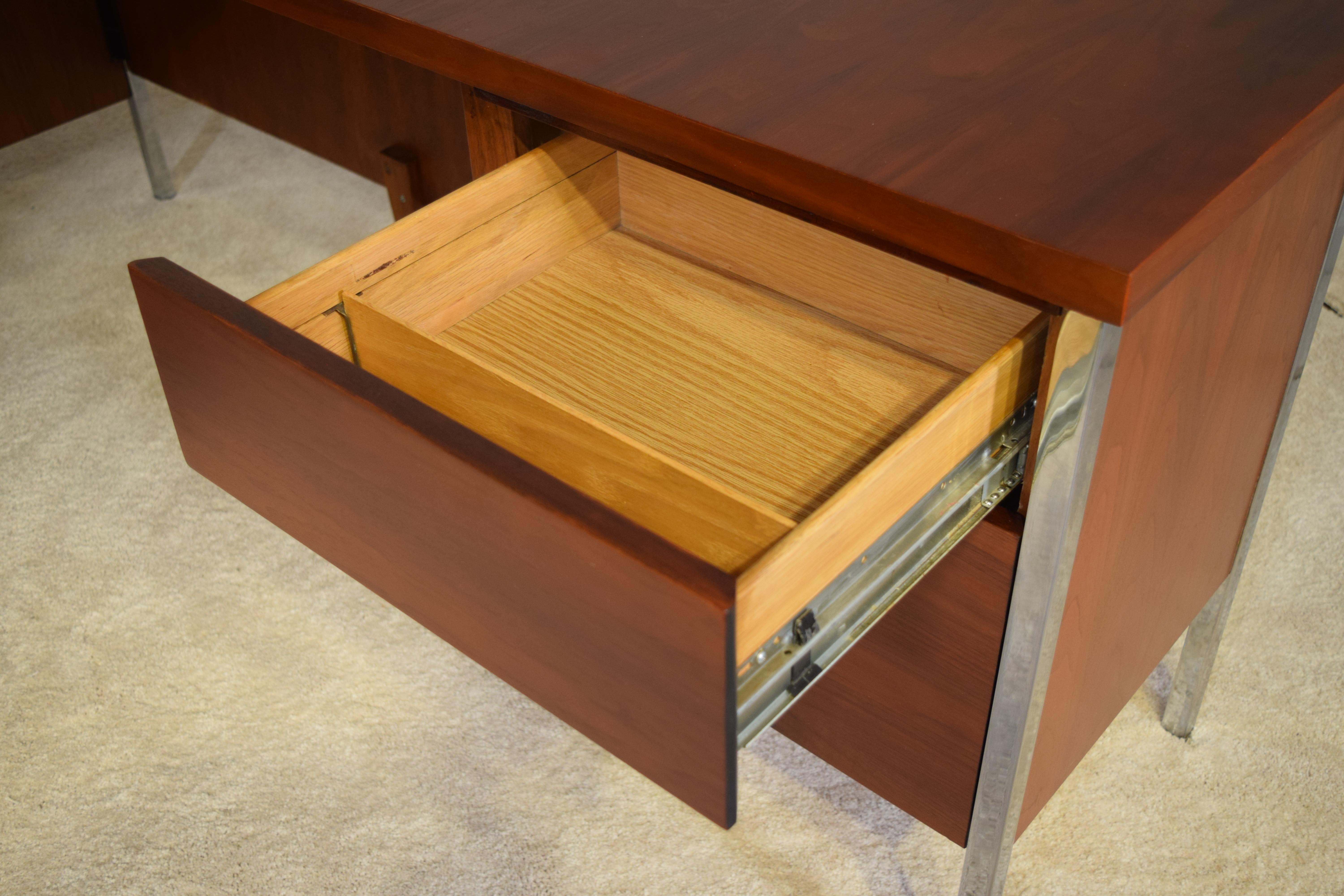 Executive Knoll Walnut Desk with Return 8