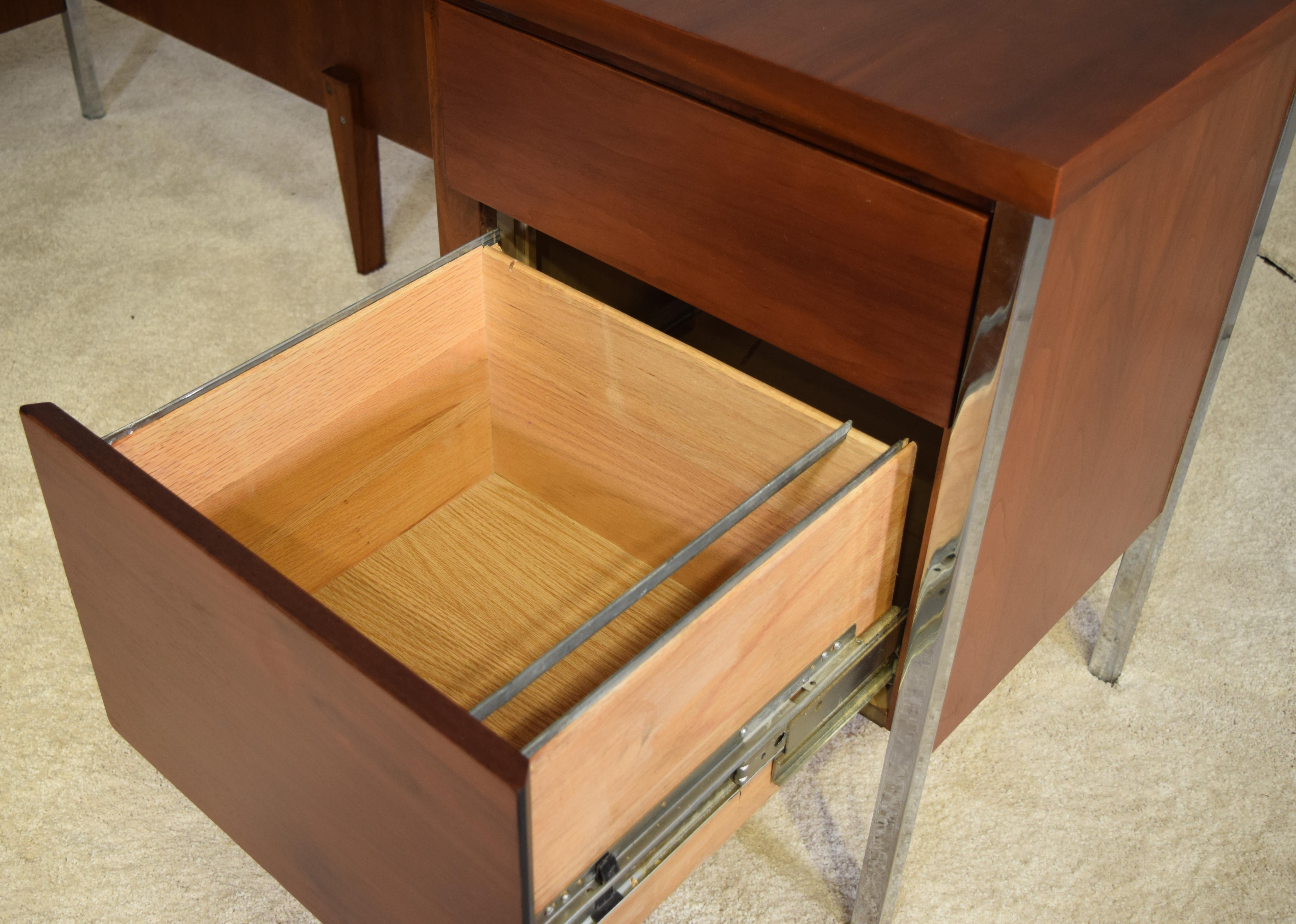 Executive Knoll Walnut Desk with Return 9