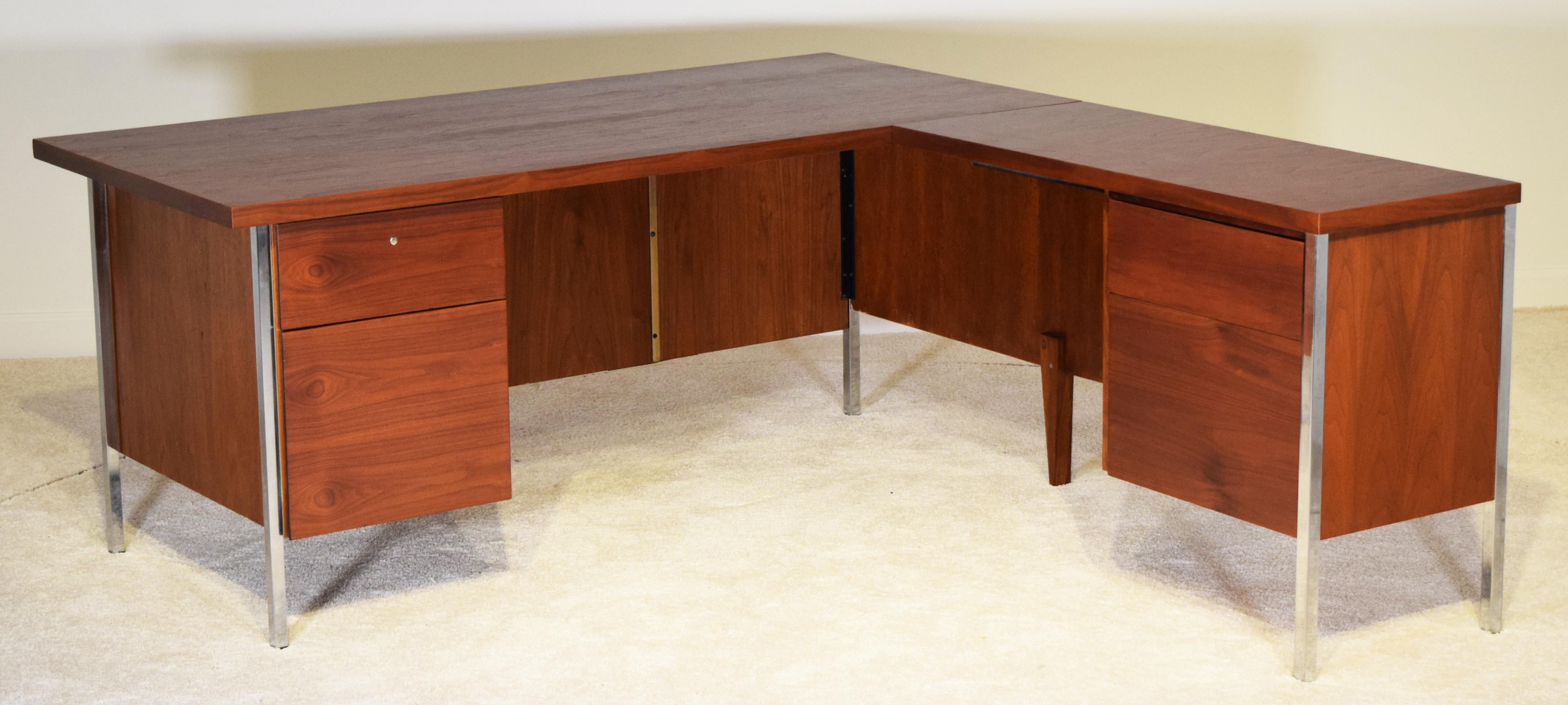Executive Knoll Walnut Desk with Return 1