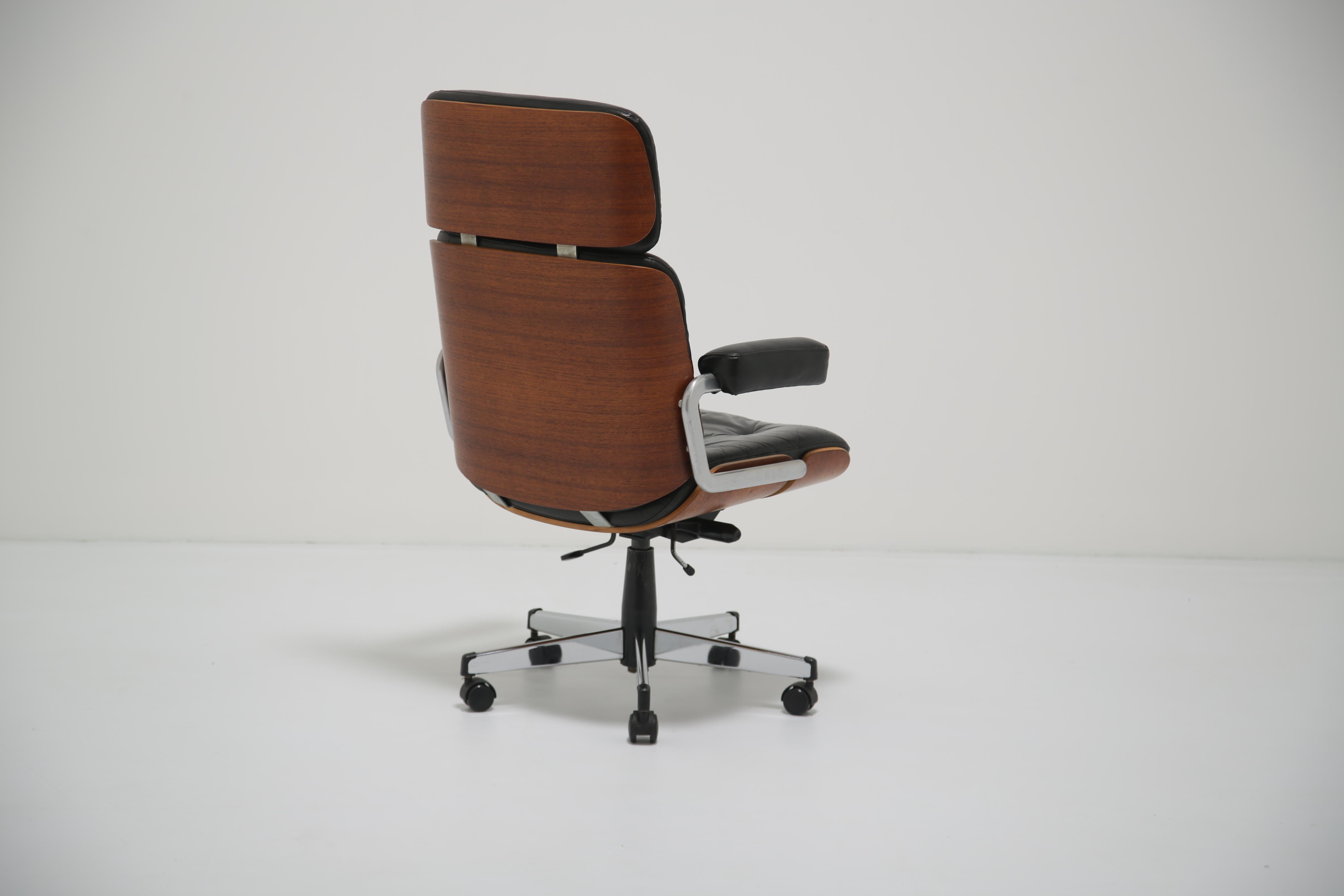Drehbarer Bürostuhl aus Leder von Gordon Russell für Giroflex, 1970er Jahre im Angebot 5