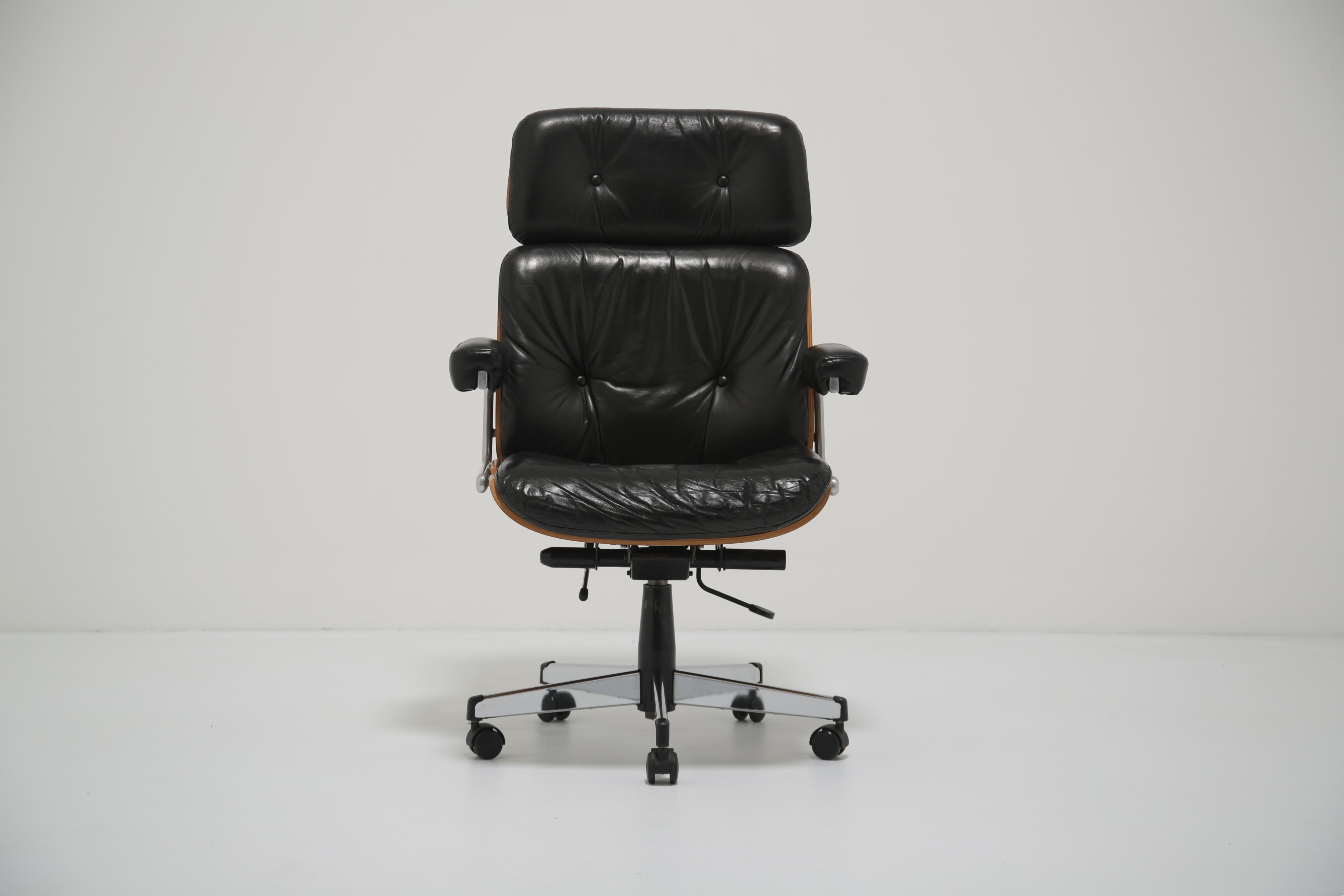 Drehbarer Bürostuhl aus Leder von Gordon Russell für Giroflex, 1970er Jahre (Aluminium) im Angebot