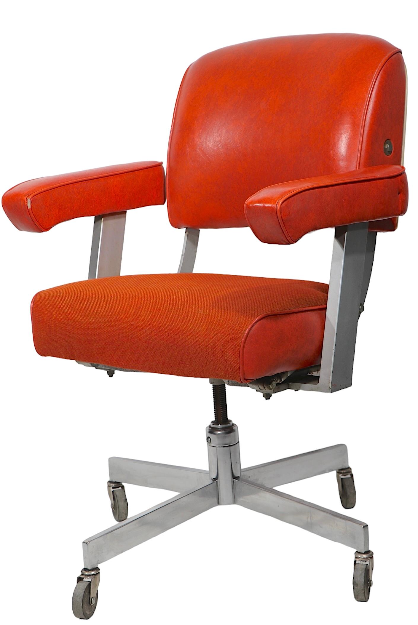 Executive Model DoMore Swivel Desk Office Chair Model 616 c 1950/1960's  For Sale 7