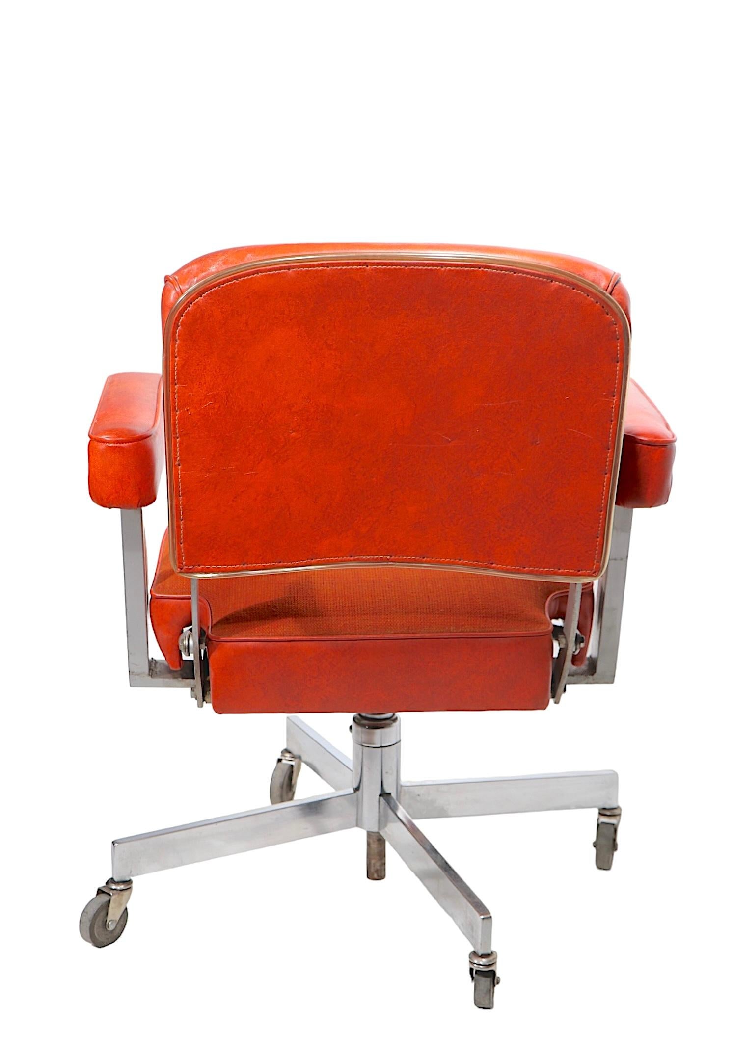 Executive Model DoMore Swivel Desk Office Chair Model 616 c 1950/1960's  For Sale 8