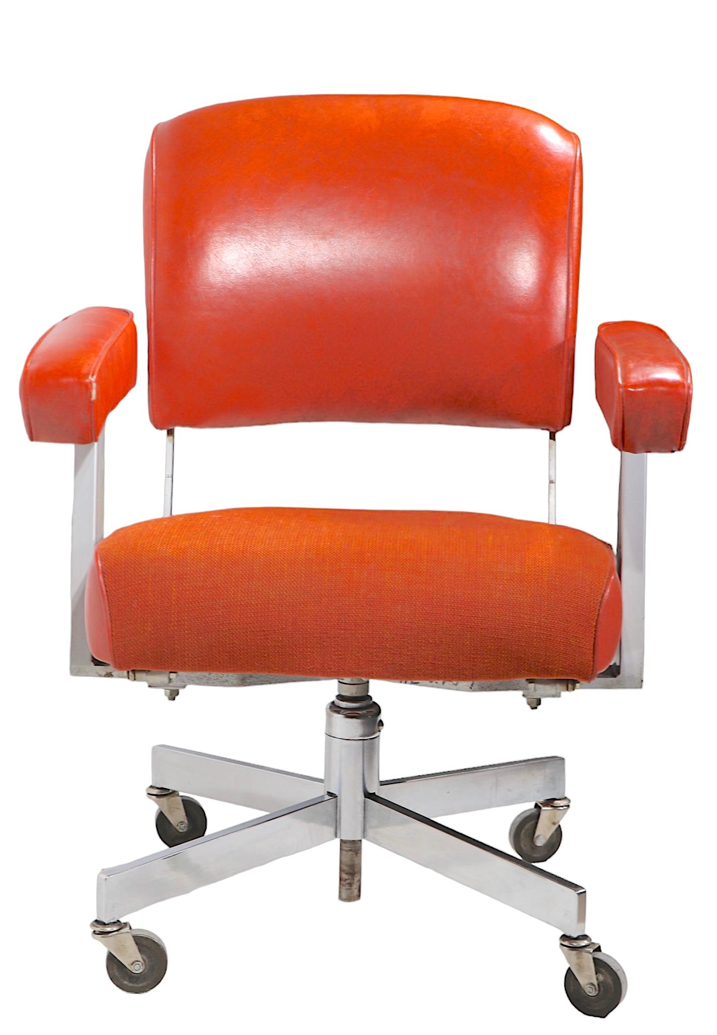 Executive Model DoMore Swivel Desk Office Chair Model 616 c 1950/1960's  For Sale 9
