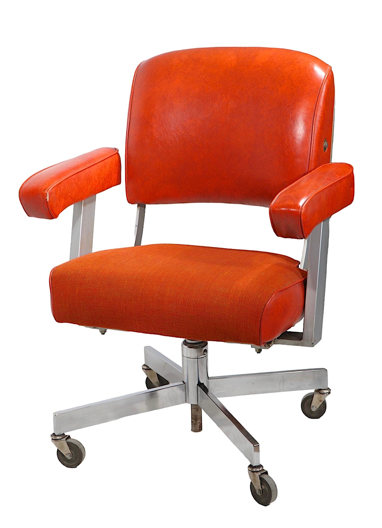 American Executive Model DoMore Swivel Desk Office Chair Model 616 c 1950/1960's  For Sale