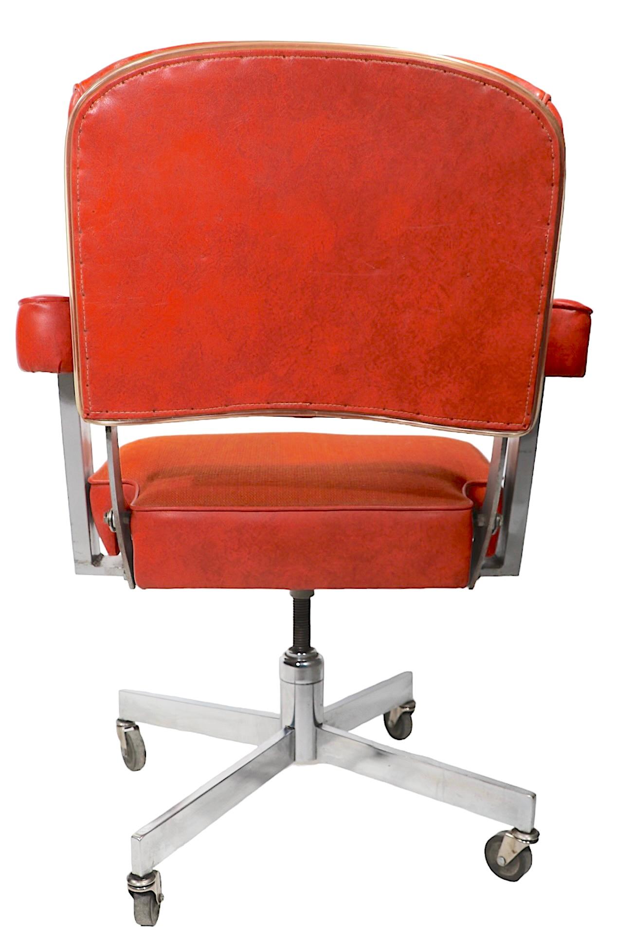 20th Century Executive Model DoMore Swivel Desk Office Chair Model 616 c 1950/1960's  For Sale