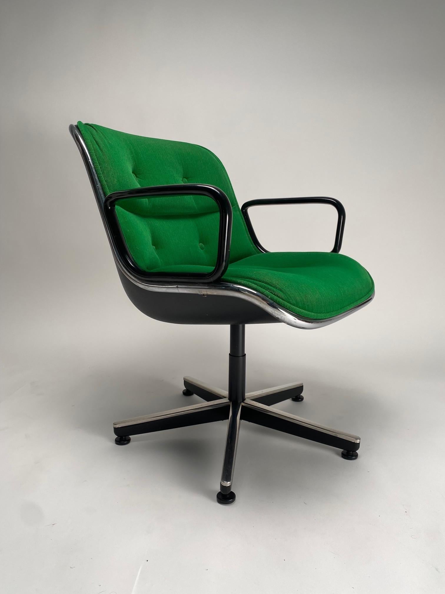 Aluminum Executive office chair by Charles Pollock, Knoll, 1960s For Sale