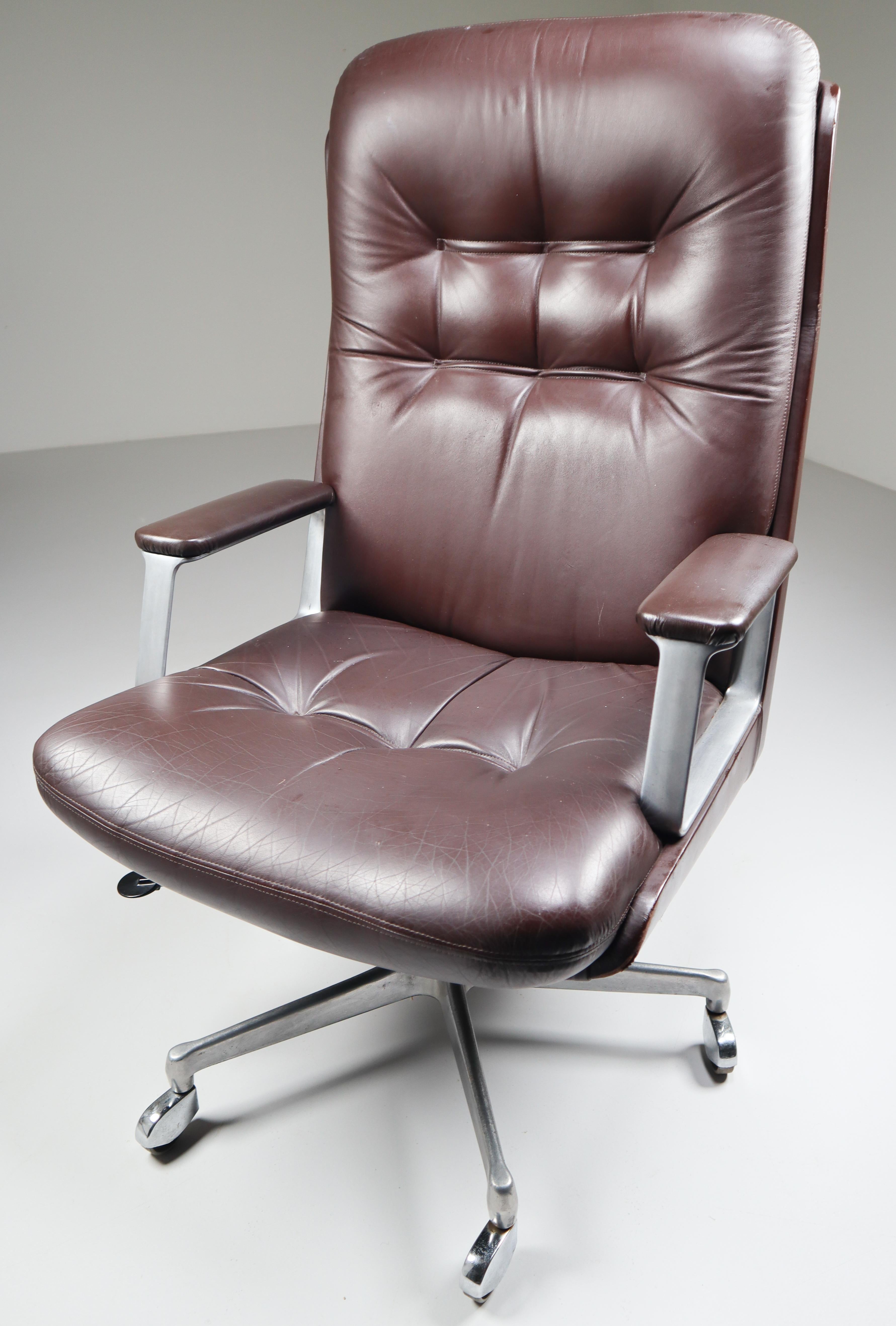 Aluminum Executive Office High Back Chair by Osvaldo Borsani for Tecno, Italy, 1972
