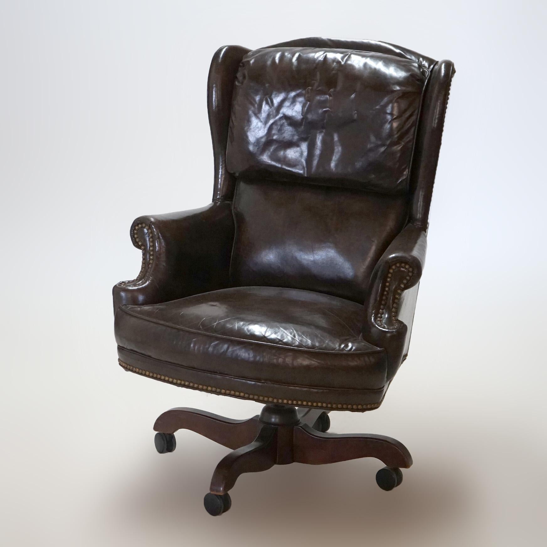 Executive Office Swivel Desk Chair, Faux Leather, 20th C

Dimensions : 44,5''H x 30,5''L x 33,25''P

Note sur le catalogue : Demandez les TARIFS DE LIVRAISON RÉDUITS disponibles pour la plupart des régions situées dans un rayon de 1 500 miles