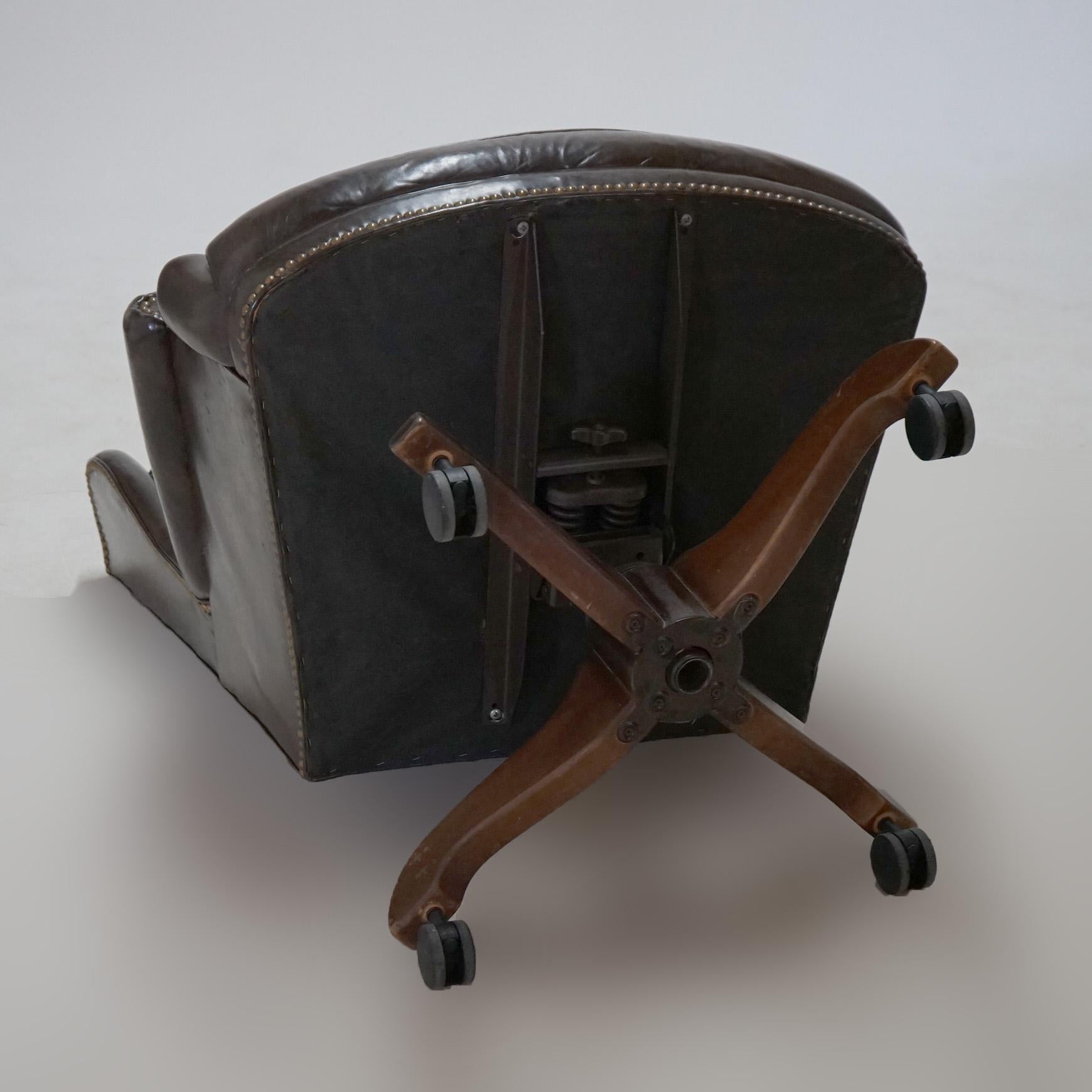 Executive Office Swivel Desk Chair, Faux Leather, 20th C en vente 2