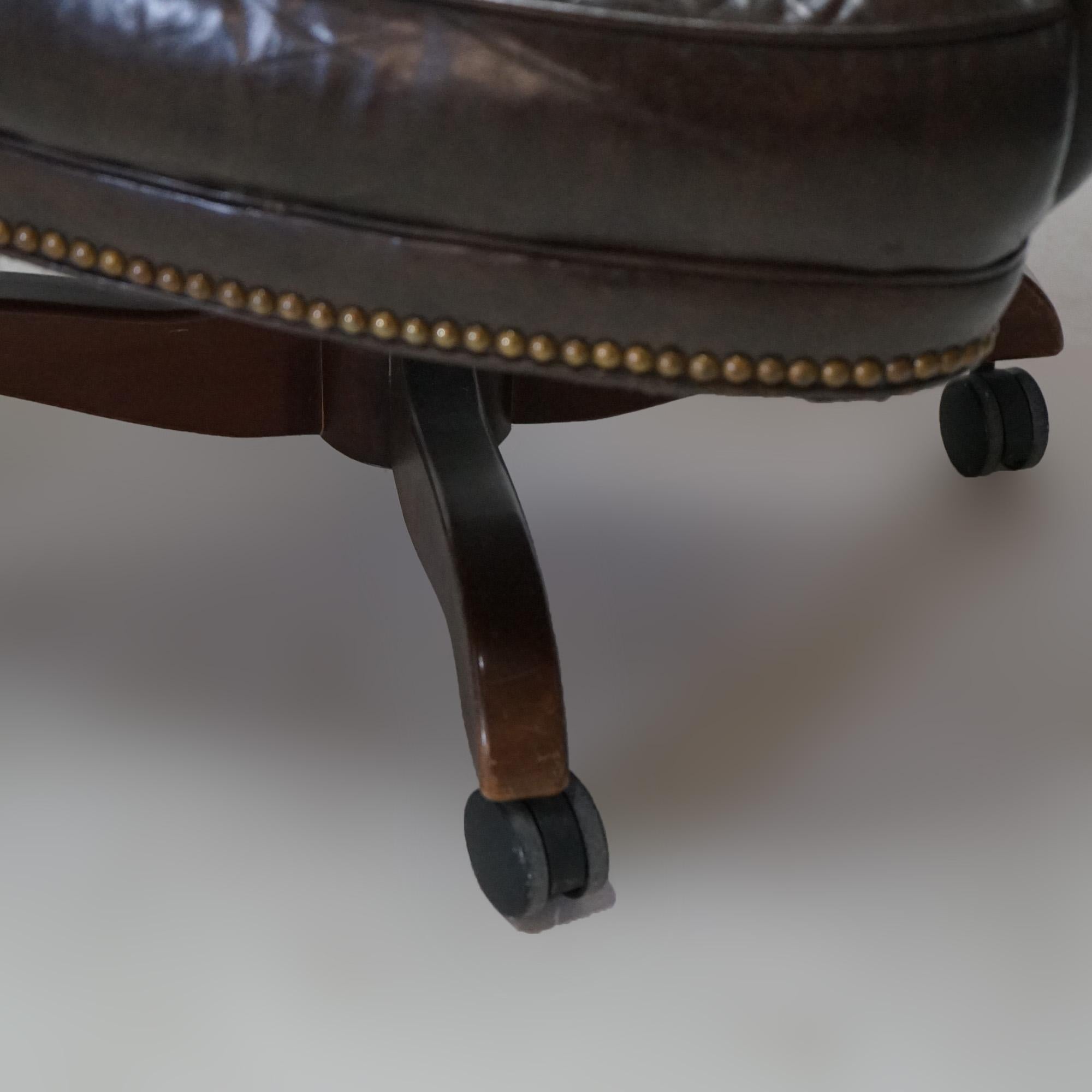 Executive Office Swivel Desk Chair, Faux Leather, 20th C en vente 3