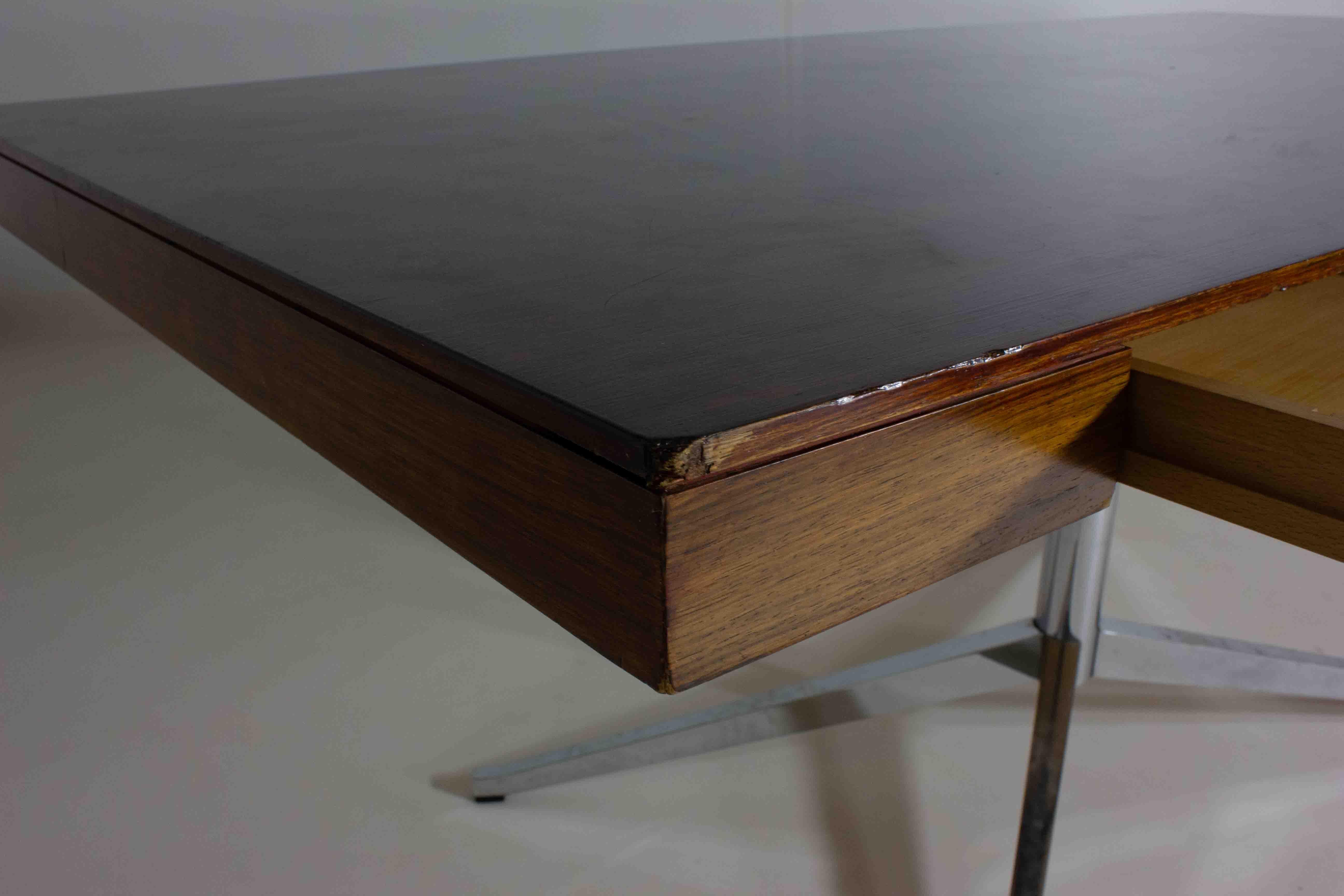 Escritorio ejecutivo en palisandro de Florence Knoll, años 70 en venta 8