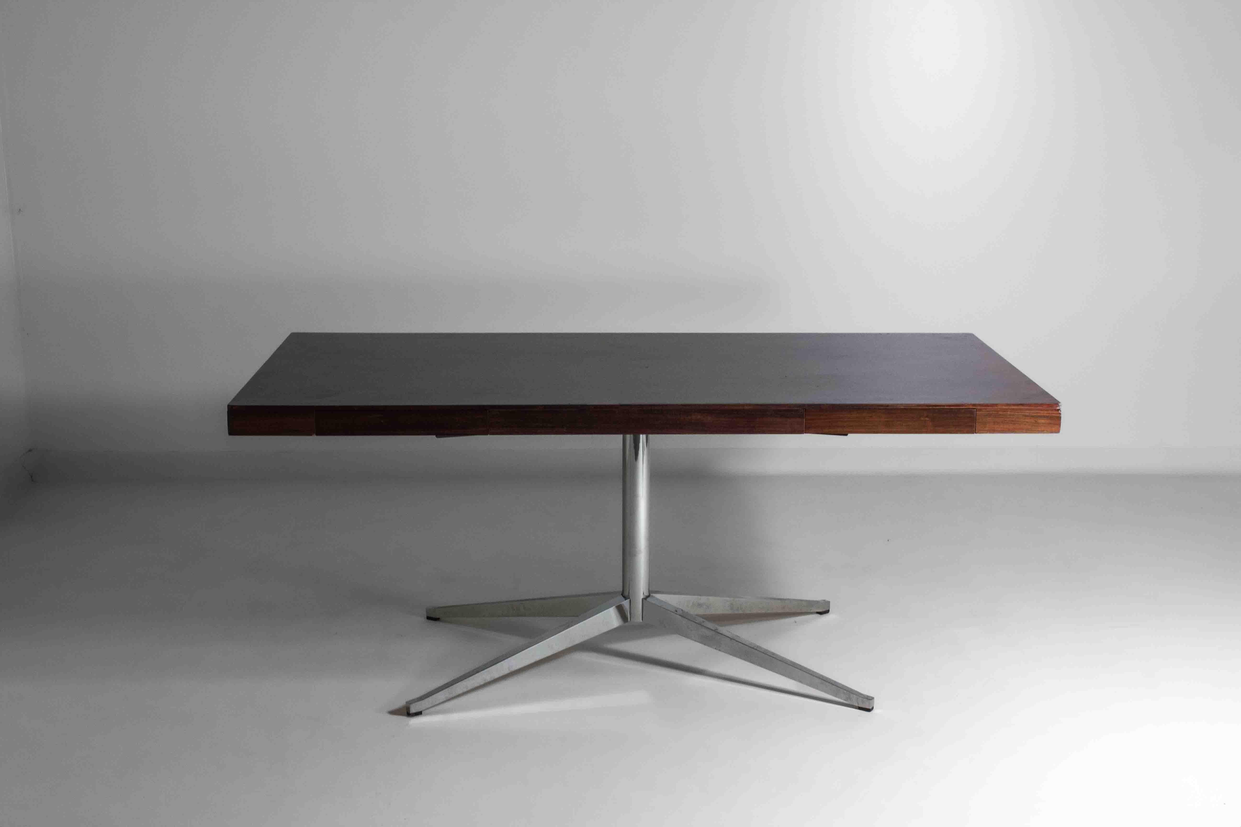 Escritorio ejecutivo en palisandro de Florence Knoll, años 70 Moderno de mediados de siglo en venta