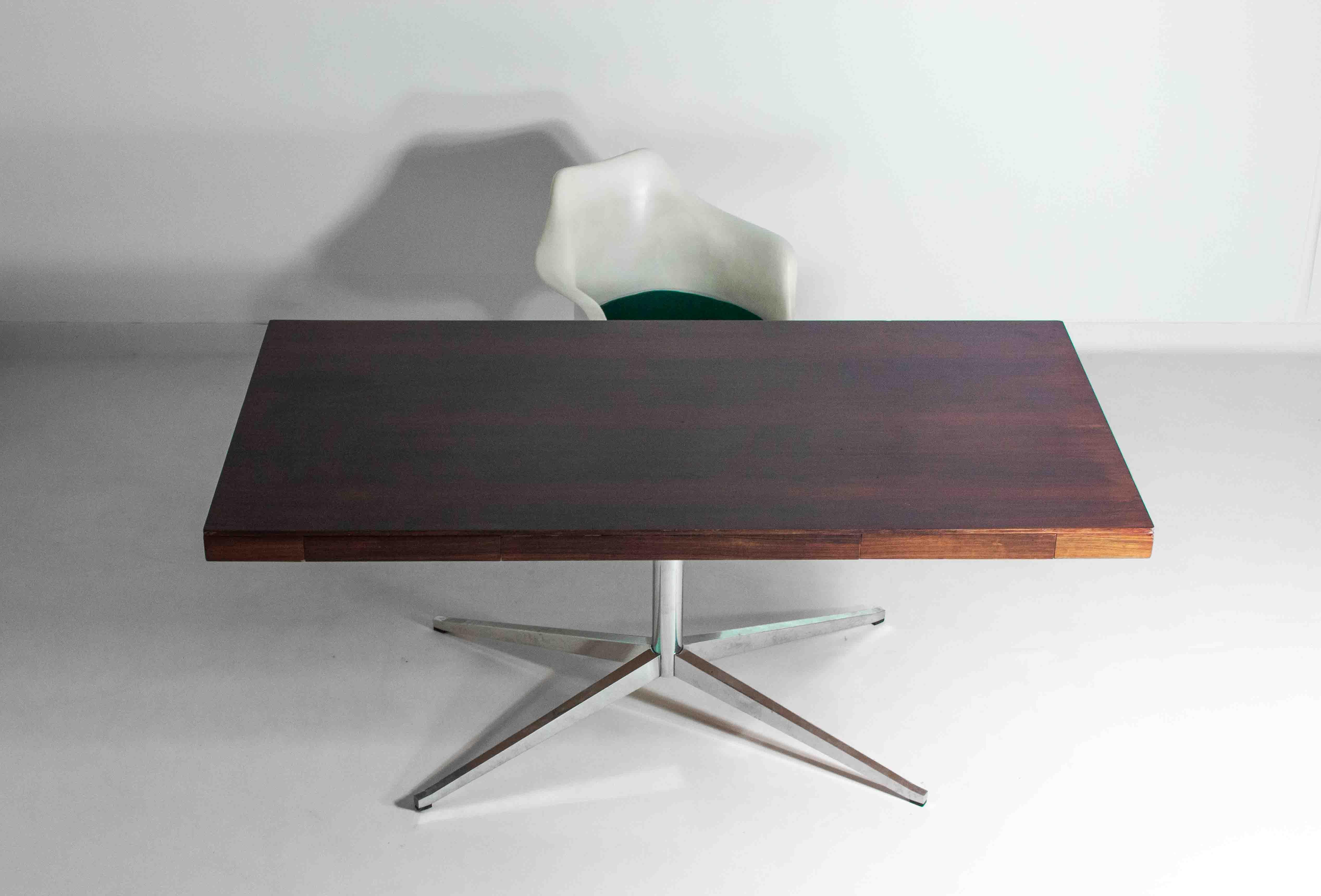 Escritorio ejecutivo en palisandro de Florence Knoll, años 70 Acero en venta