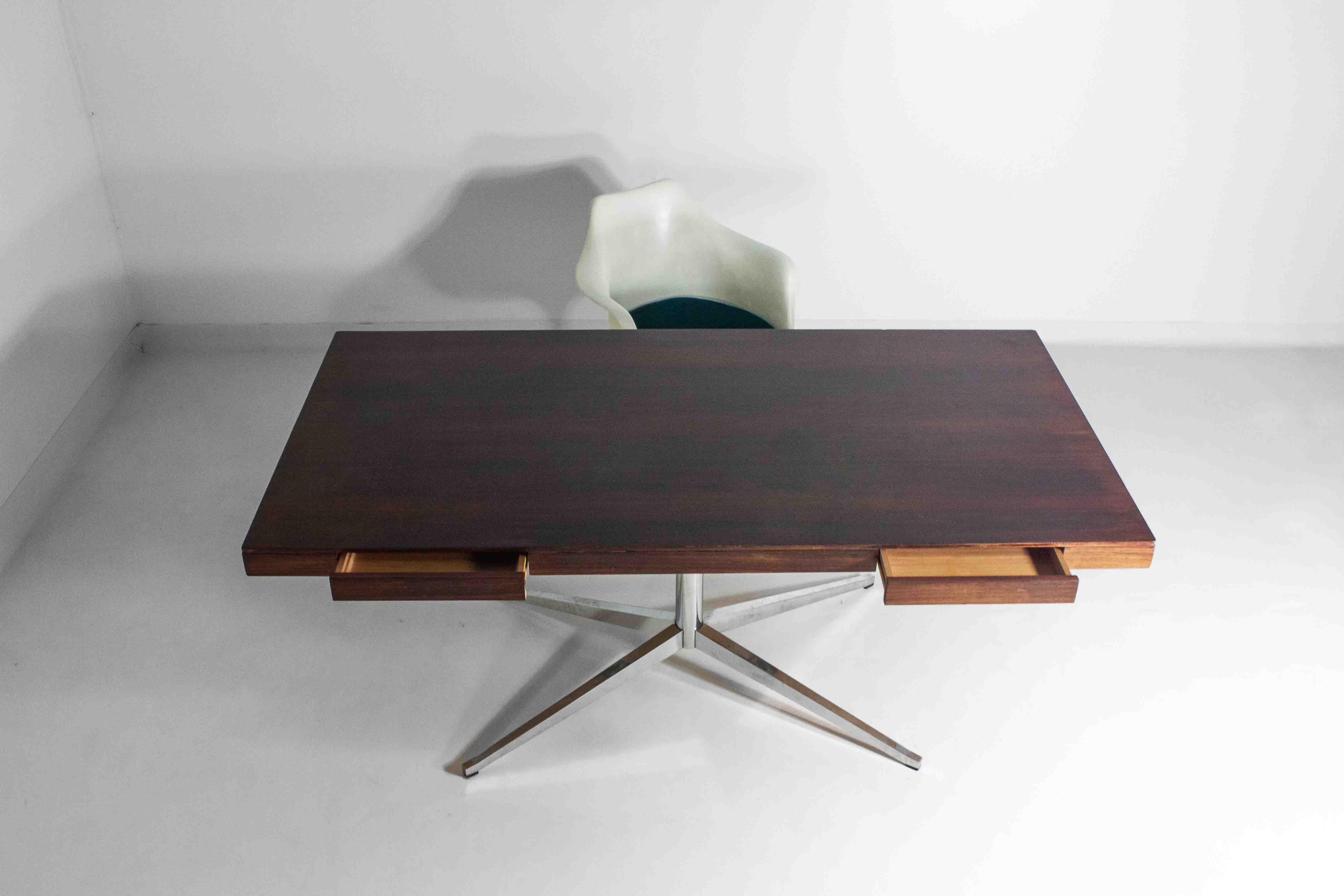Escritorio ejecutivo en palisandro de Florence Knoll, años 70 en venta 2