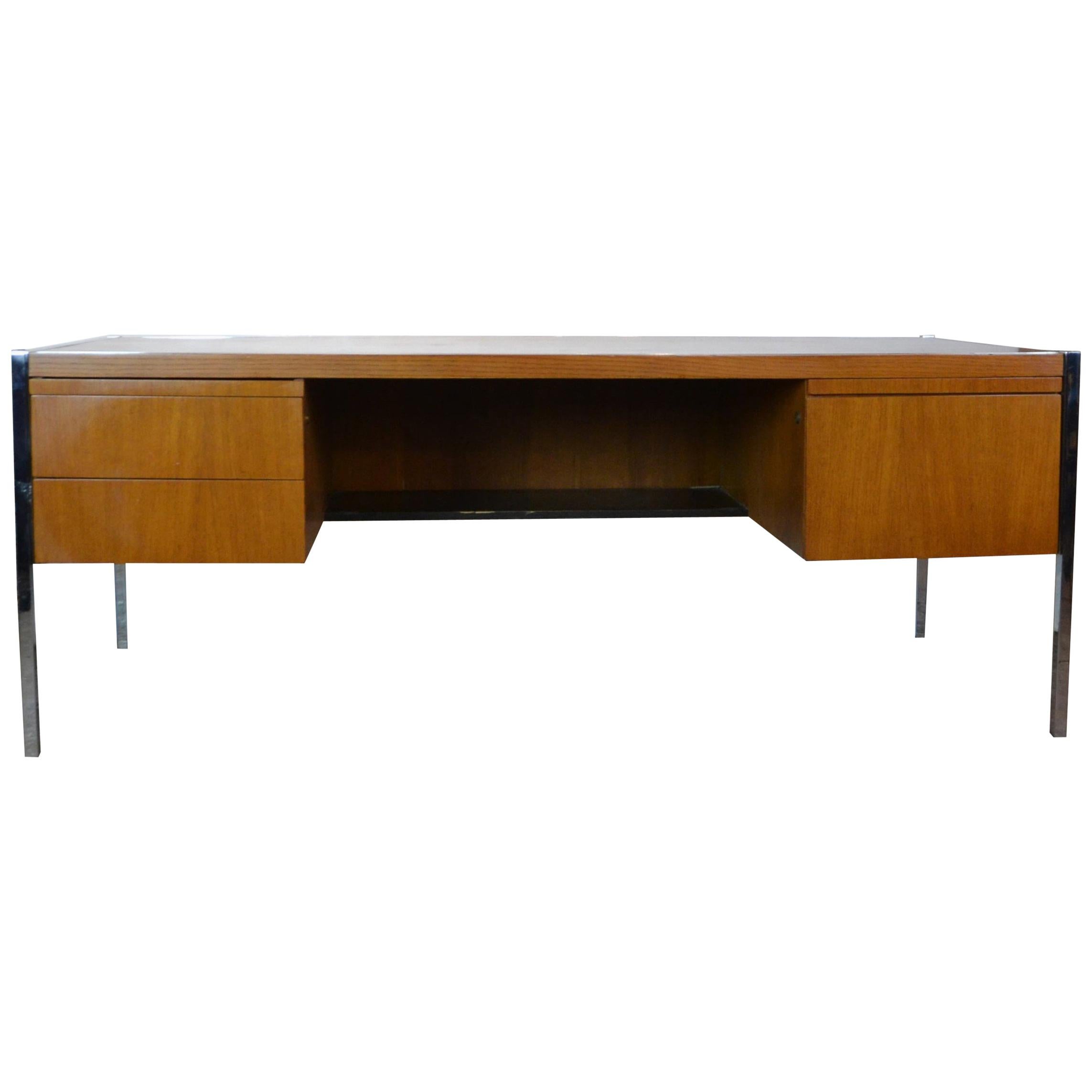 Executive Style Desk By Knoll At 1stdibs