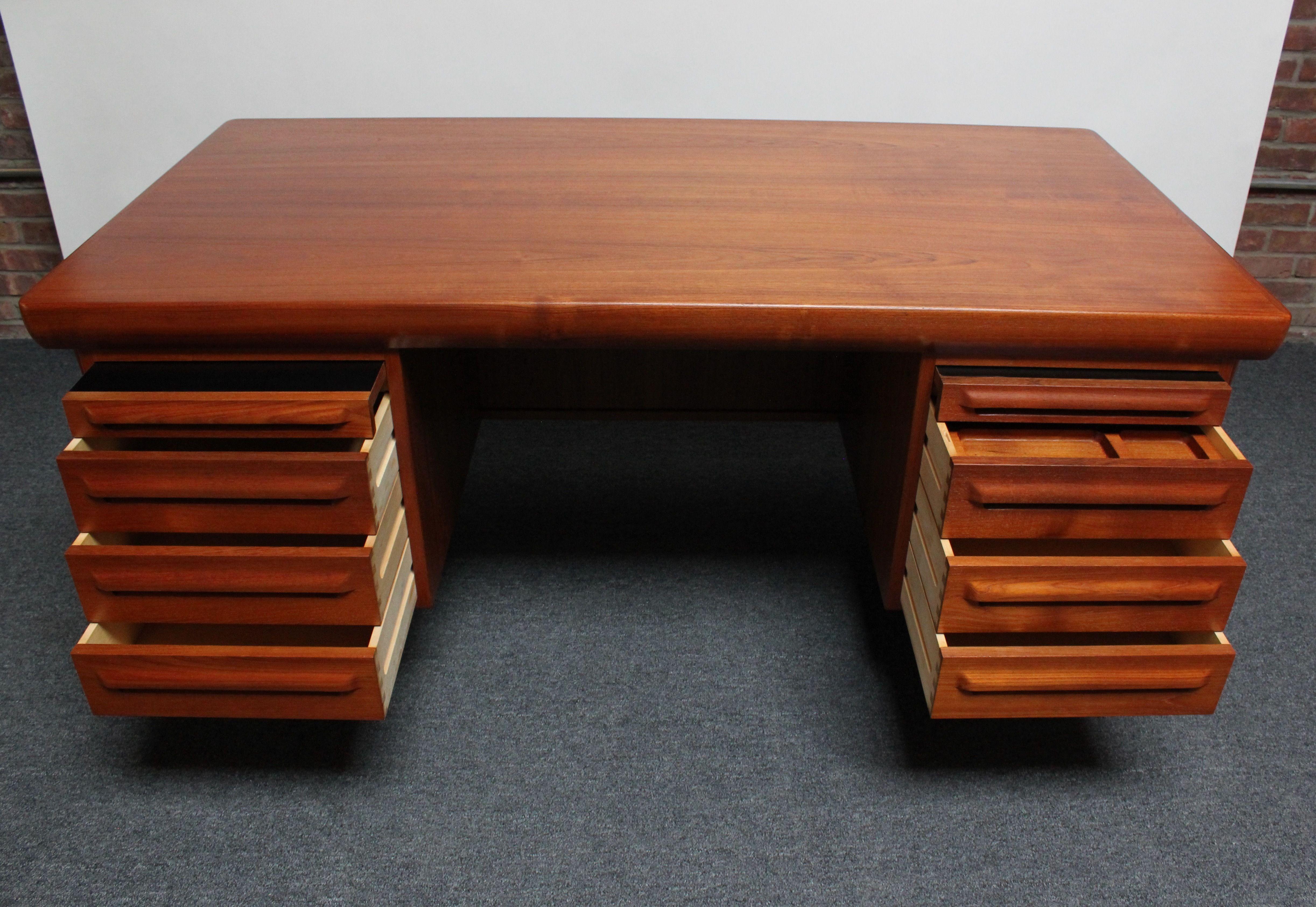 Executive Teak Desk by K.B. Simonsen for Faarup Møbelfabrik In Good Condition In Brooklyn, NY